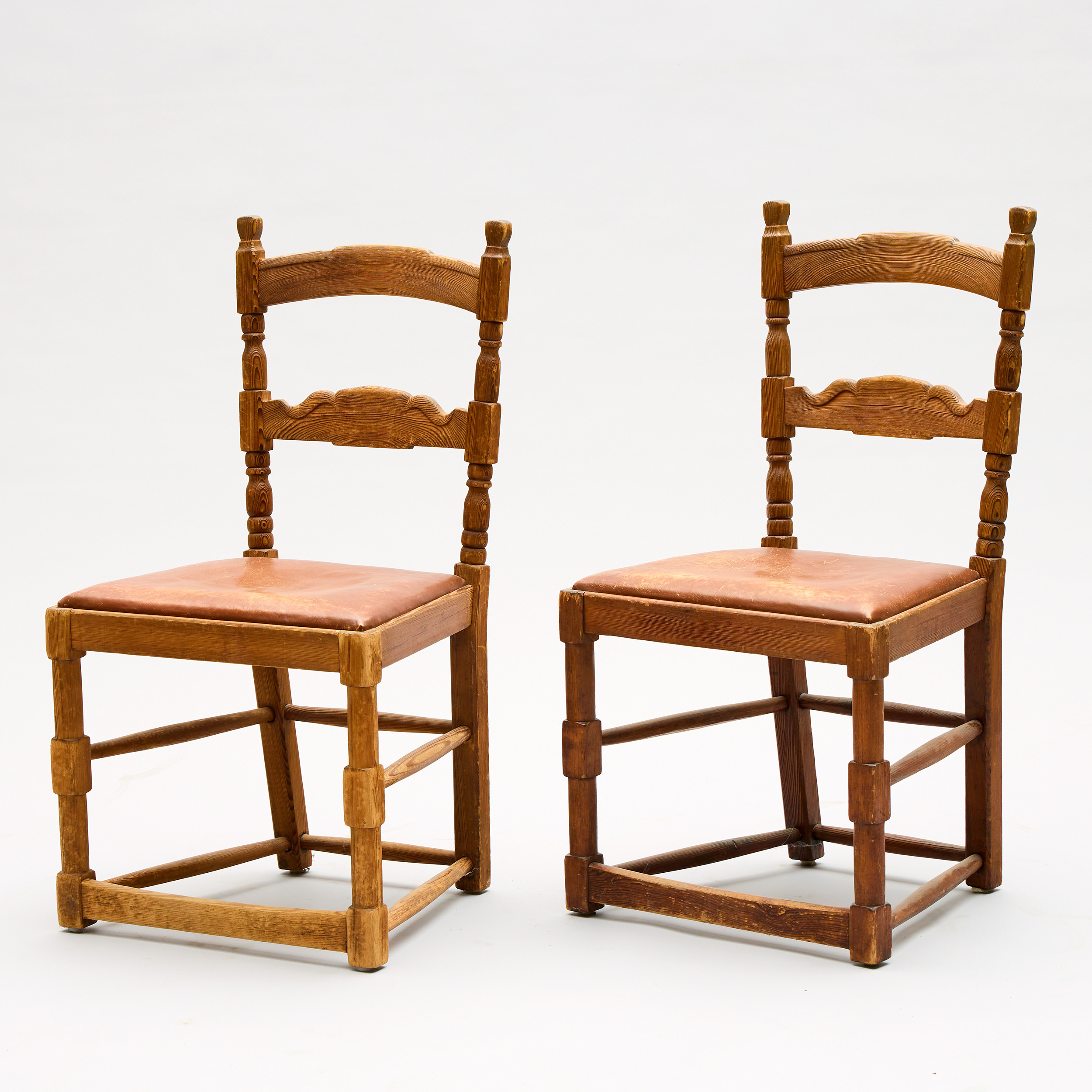 STOLAR, ett par, furu, 1930/40-tal.