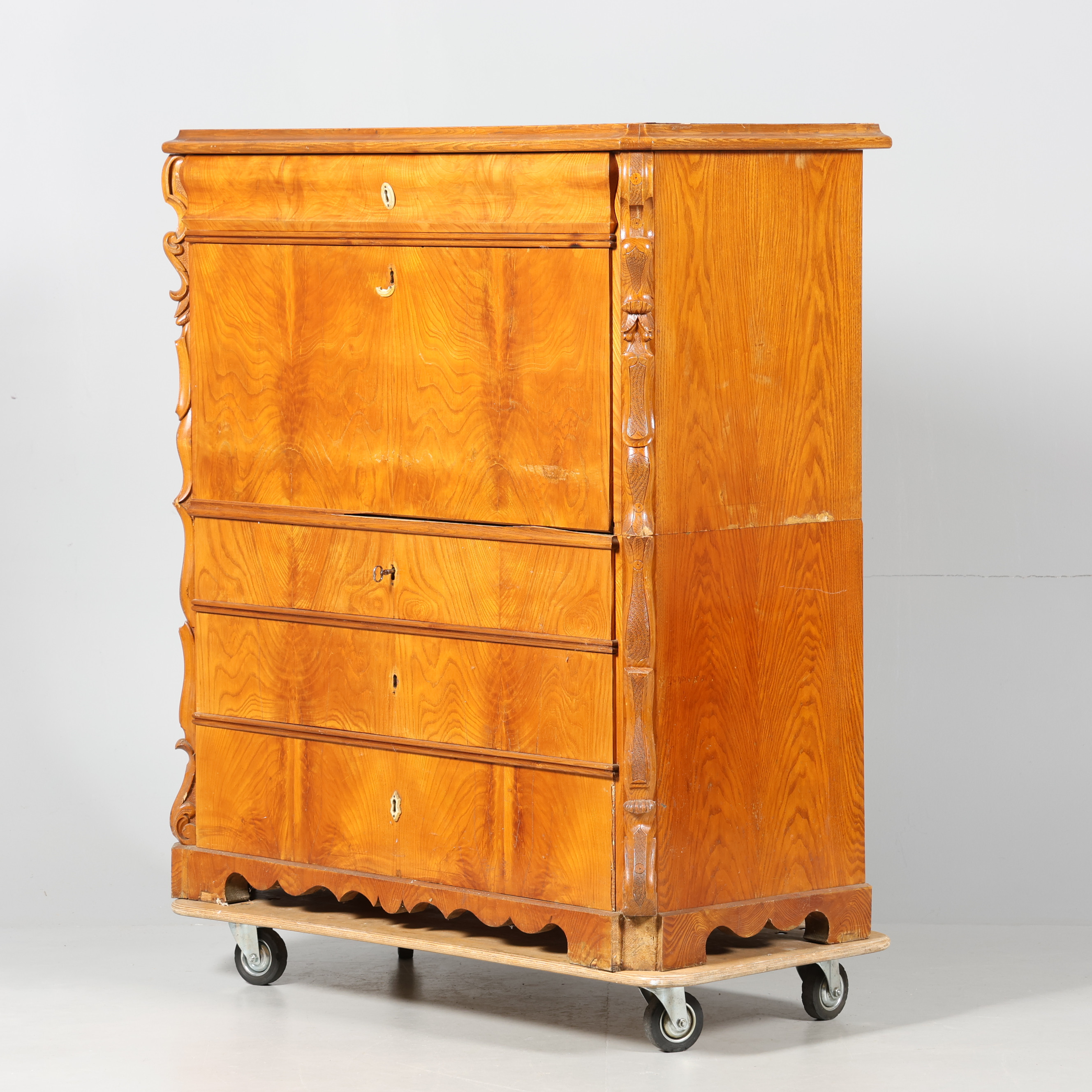 CHIFFONJÉ, Almfaner, 1800-tal.