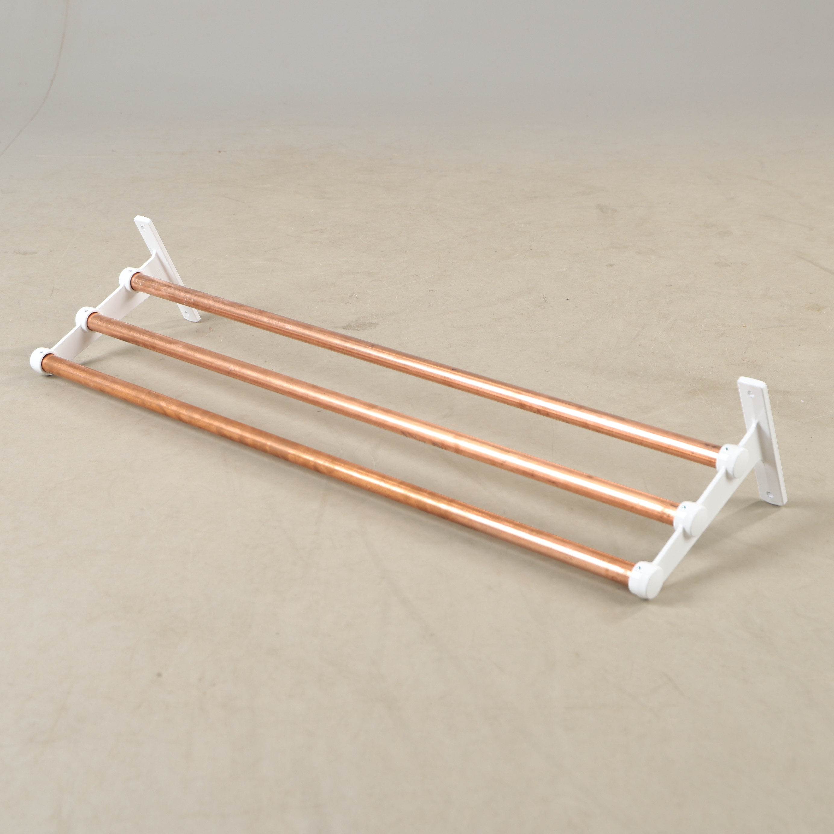 GUNNAR BOLIN. Hatthylla, koppar och vitlackerad metall, Essem design, samtida.