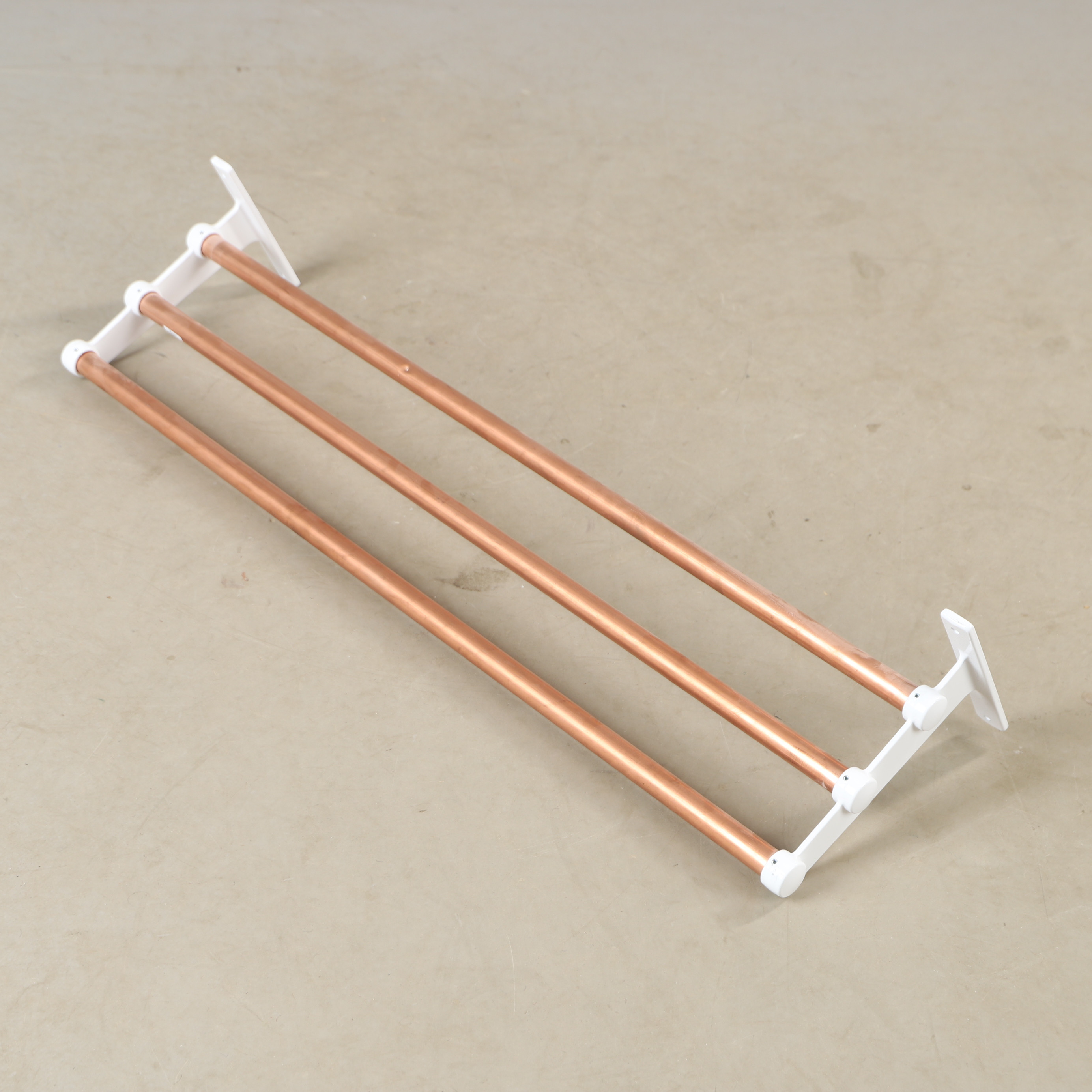 GUNNAR BOLIN. Hatthylla, koppar och vitlackerad metall, Essem design, samtida.