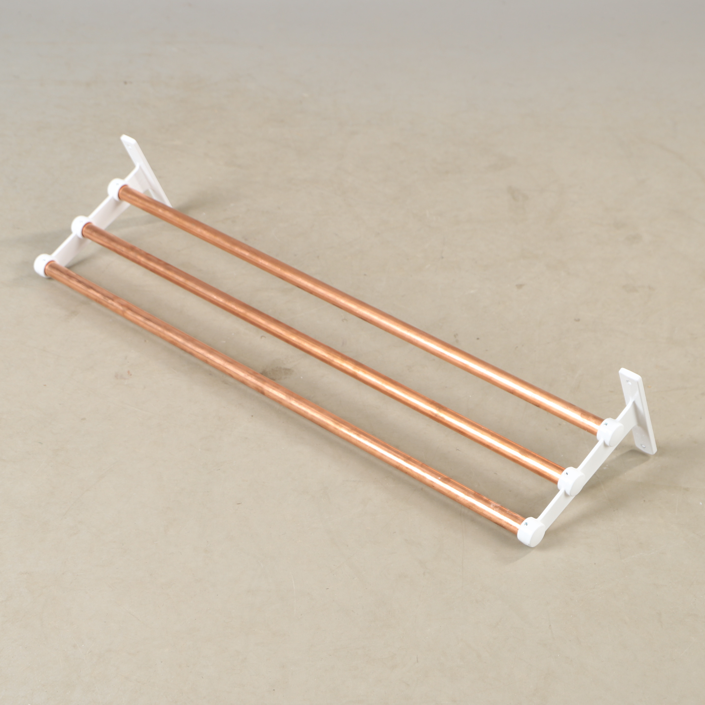 GUNNAR BOLIN. Hatthylla, koppar och vitlackerad metall, Essem design, samtida.