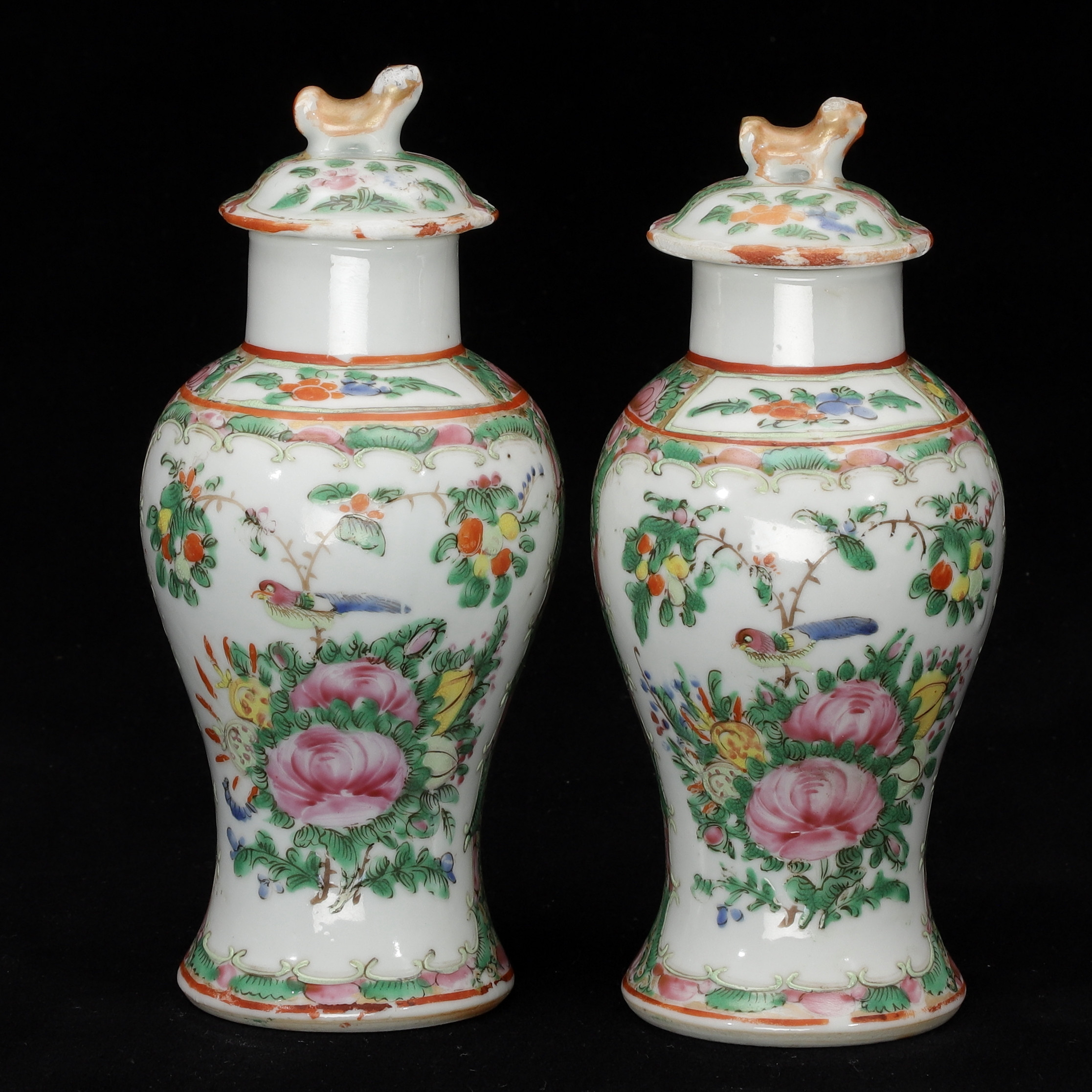 LOCKURNOR, ett par, porslin, orientaliskt, 1800-tal.