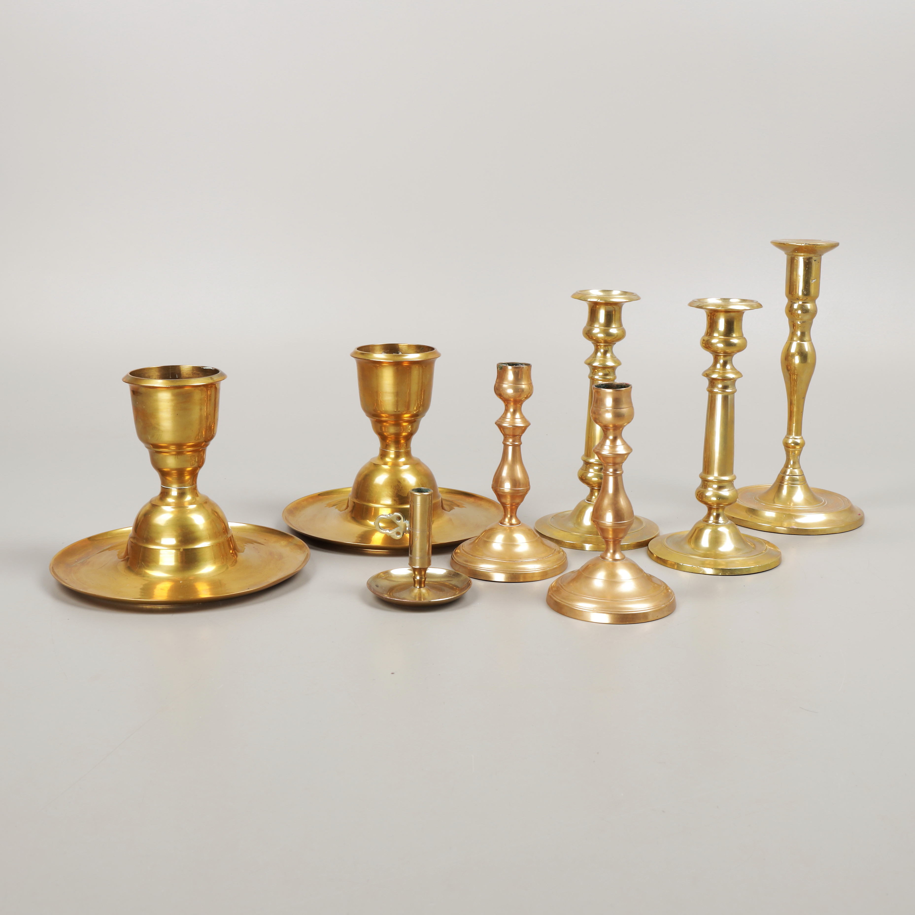 LJUSSTAKAR, 8 st, mässing, 1800/1900-tal.