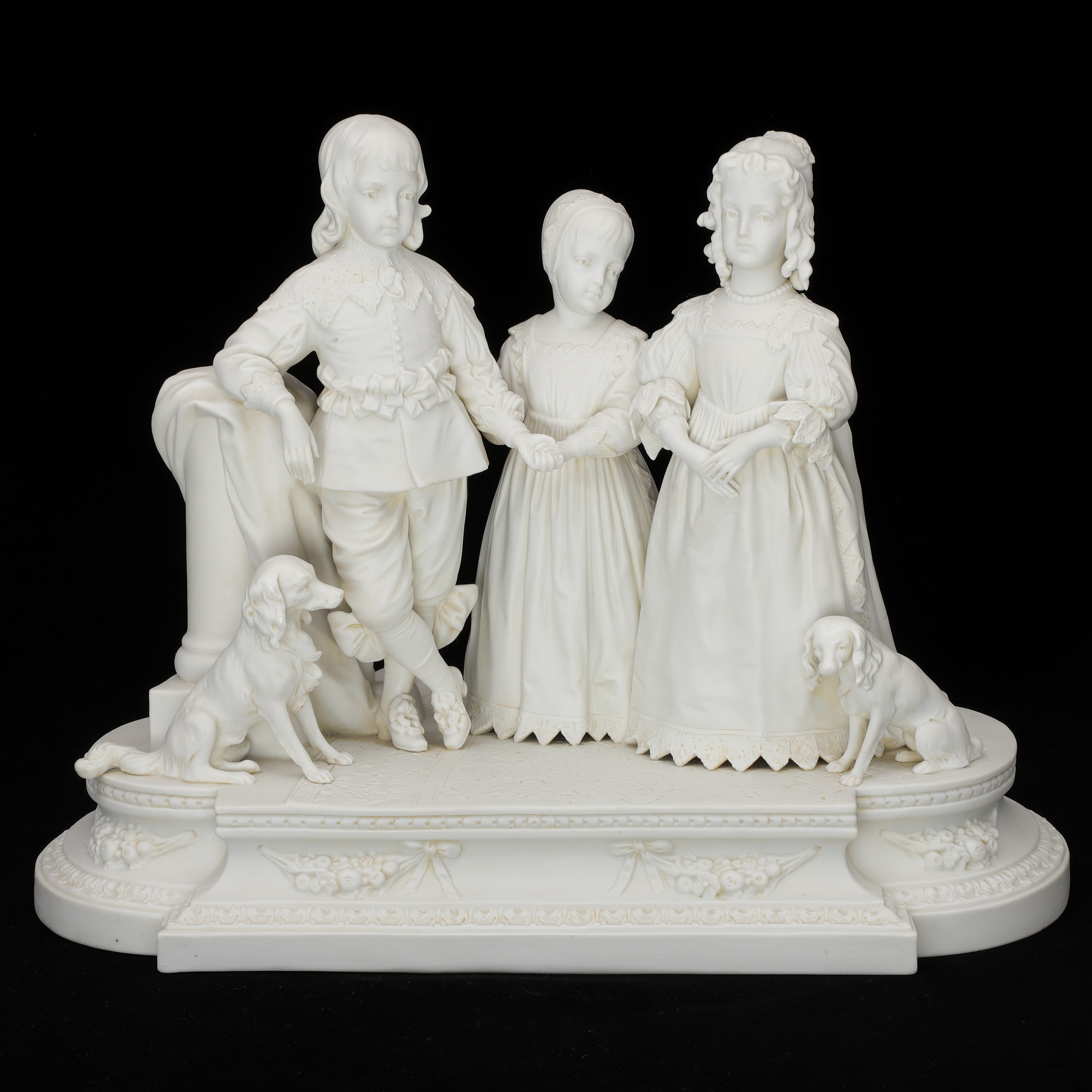 FIGURIN, barn med hundar, keramik, 1900-talets första hälft.