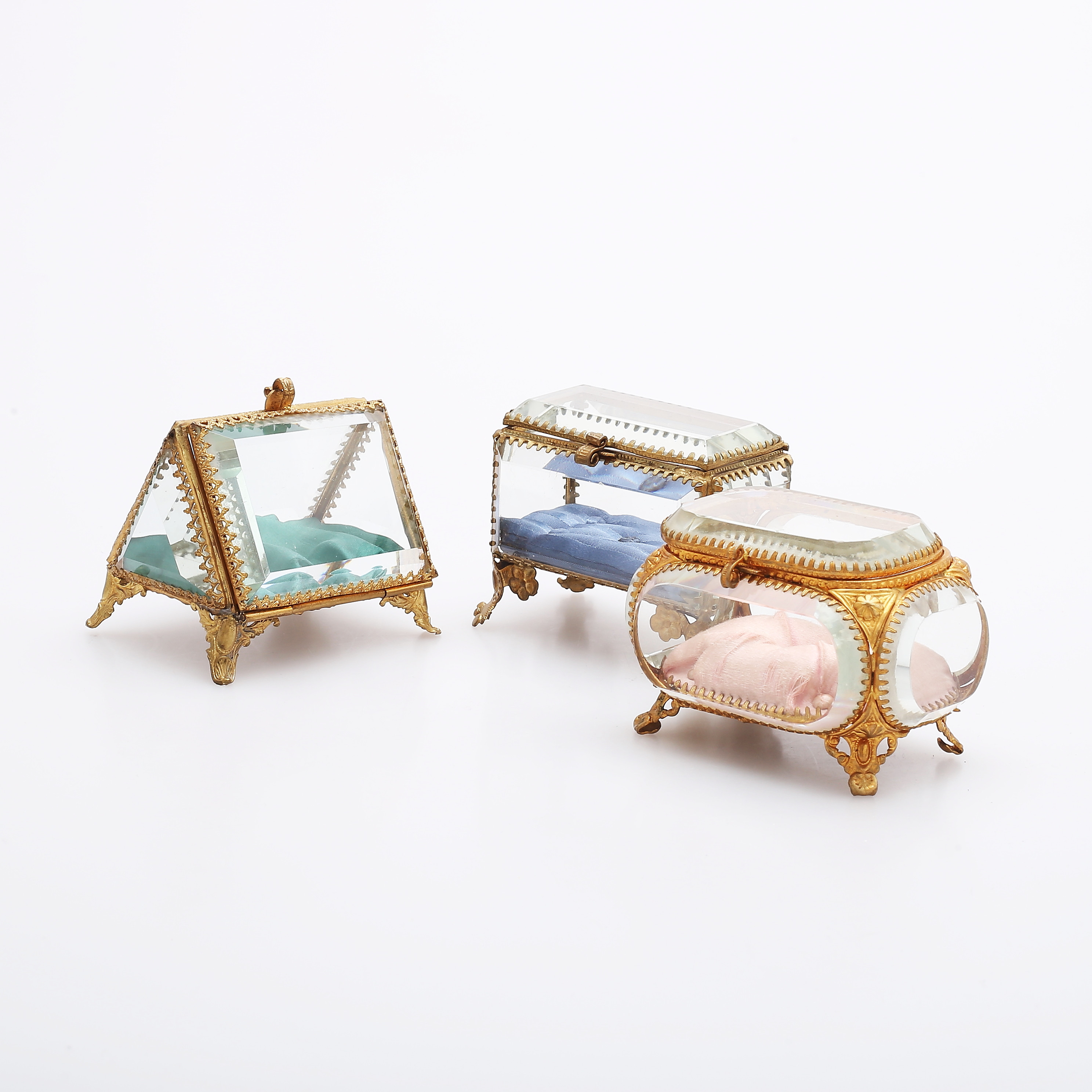 SMYCKESKRIN, 3 st, mässing/glas, 1800/1900-tal.