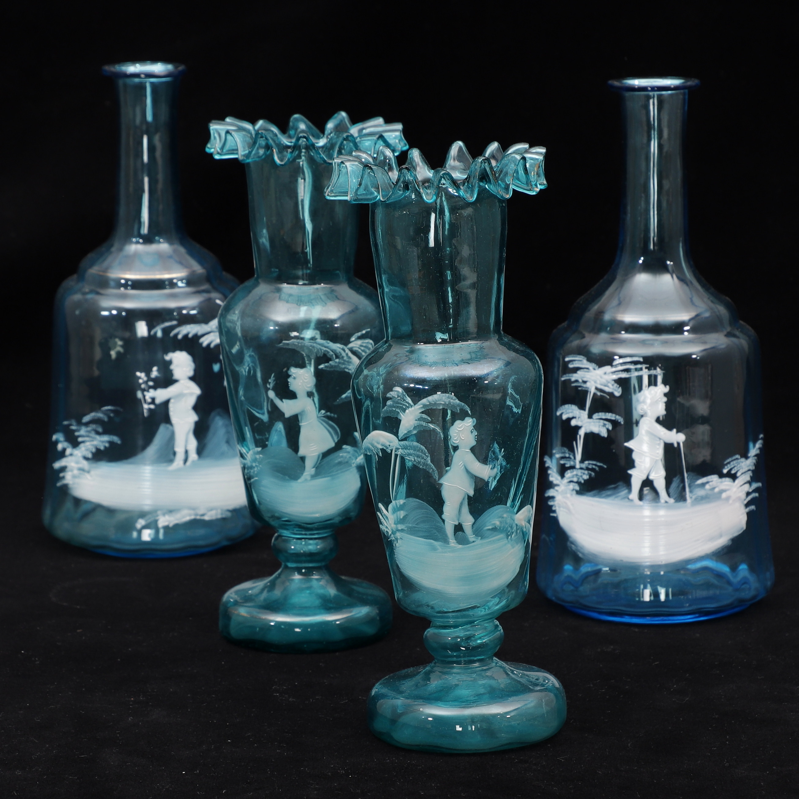 VASER, KARAFFER, 4 delar, glas, Mary Gregory-stil, 1800/1900-tal.