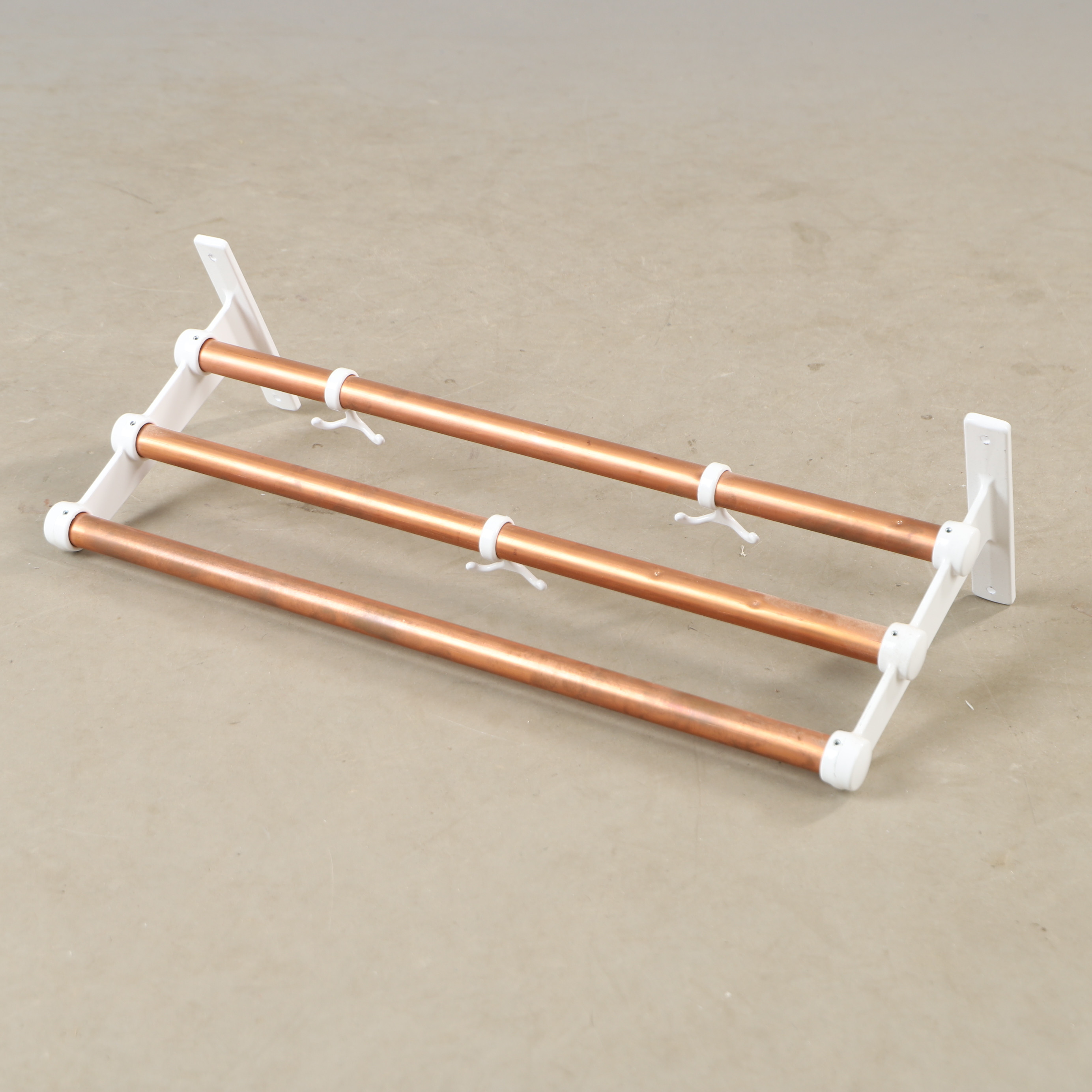 GUNNAR BOLIN. Hatthylla, koppar och vitlackerad metall, Essem design, samtida.