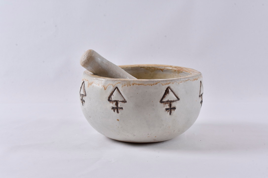 LISE JONAS. MORTEL MED PISTILL, glaserat stengods.