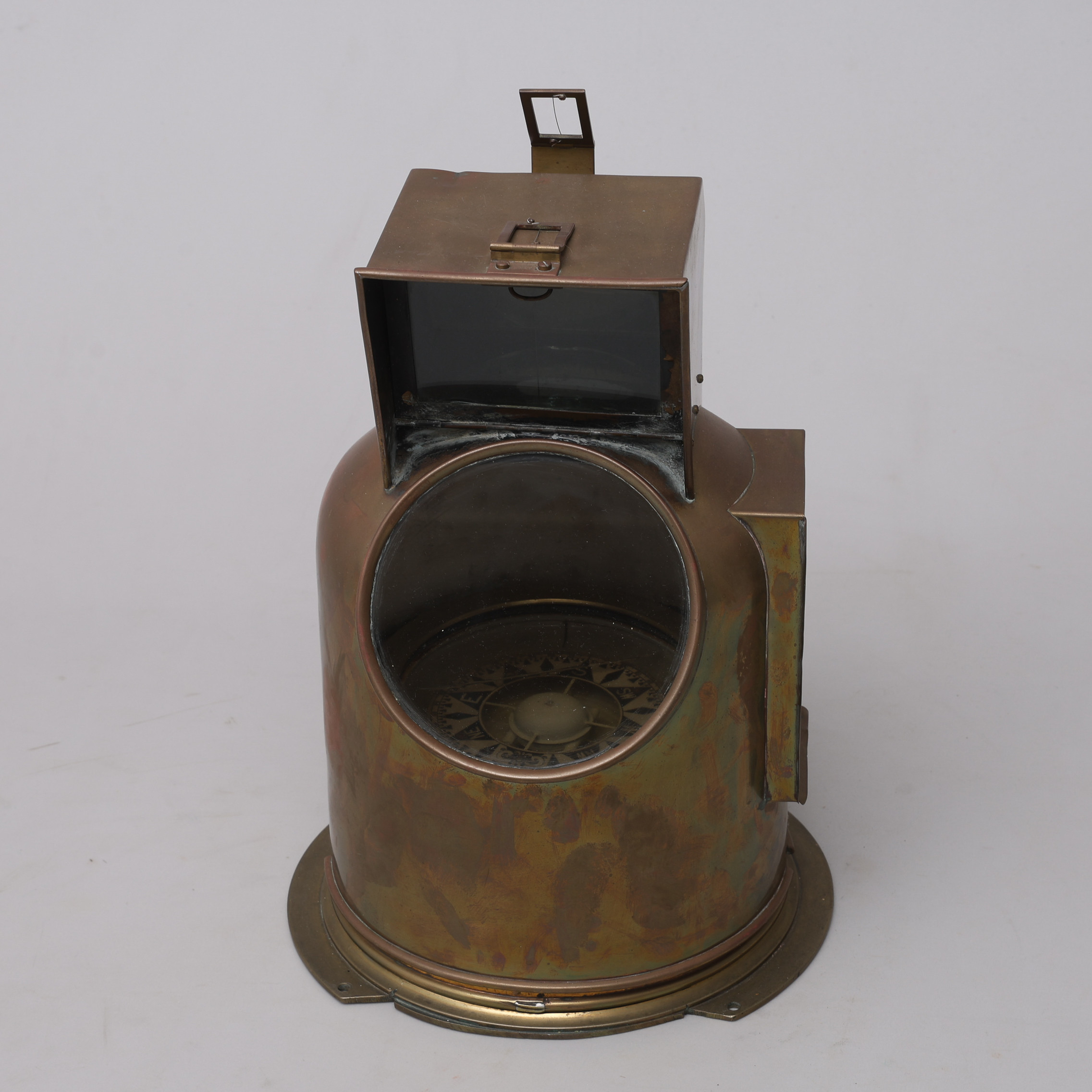 KOMPASS MED NAKTERHUS/COMPASS AND BINNACLE, HUSUN, Gt Britain, mässing.