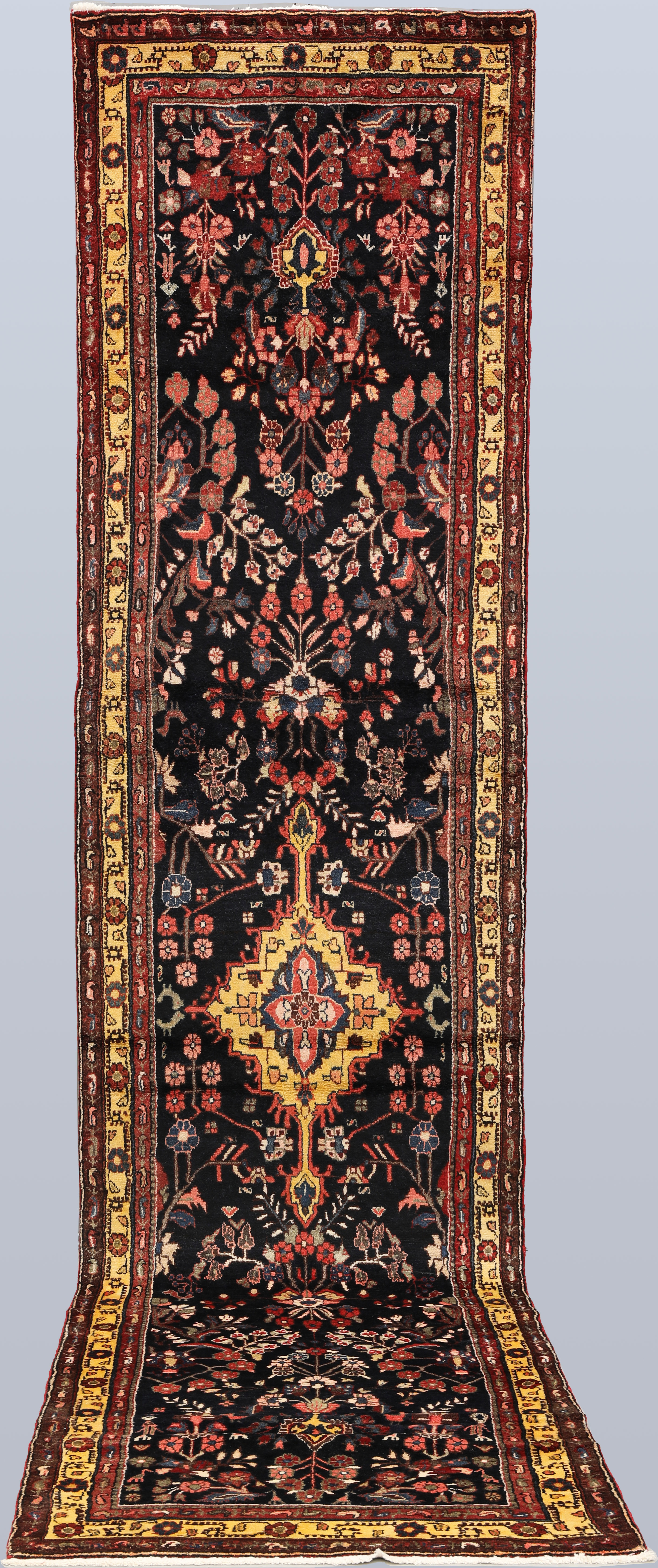 ORIENTMATTA. Hamadan gallerimodell, 432 x 100 cm.