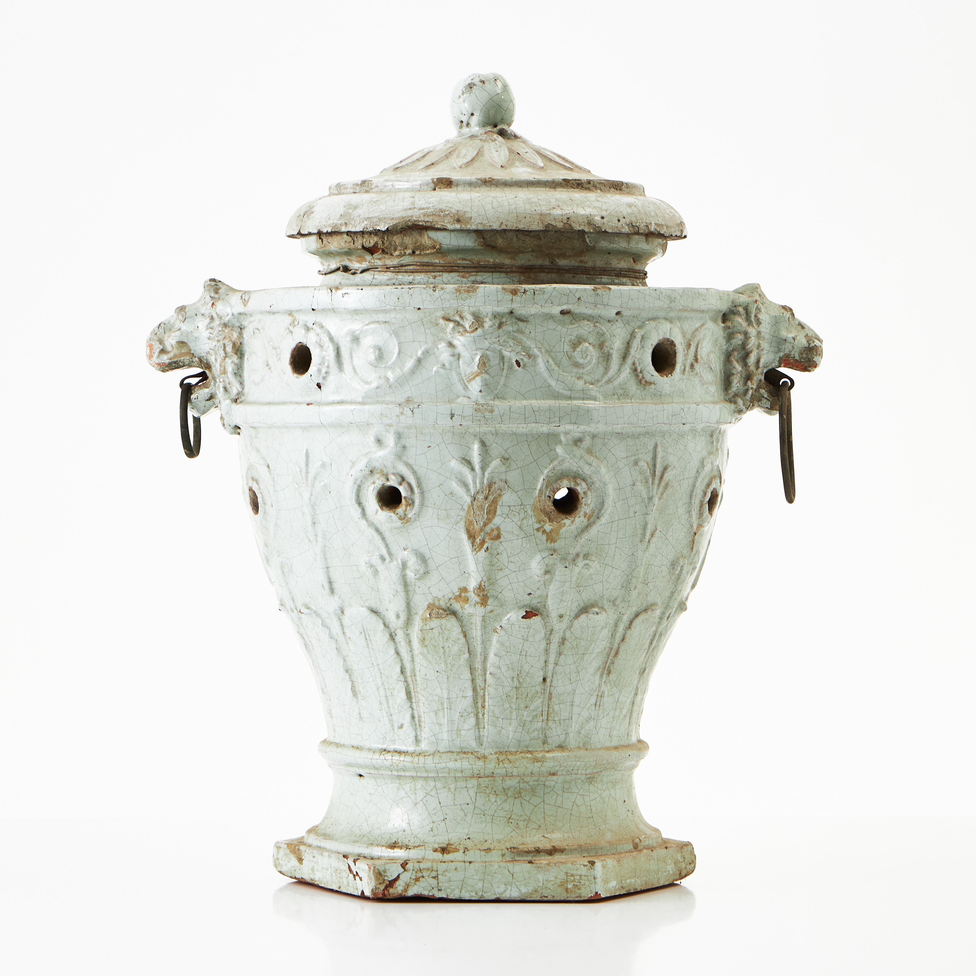 URNA MED LOCK, glaserad terrakotta, 1800-tal, hänklar i form av lejonmaskaroner, dekor i relief.