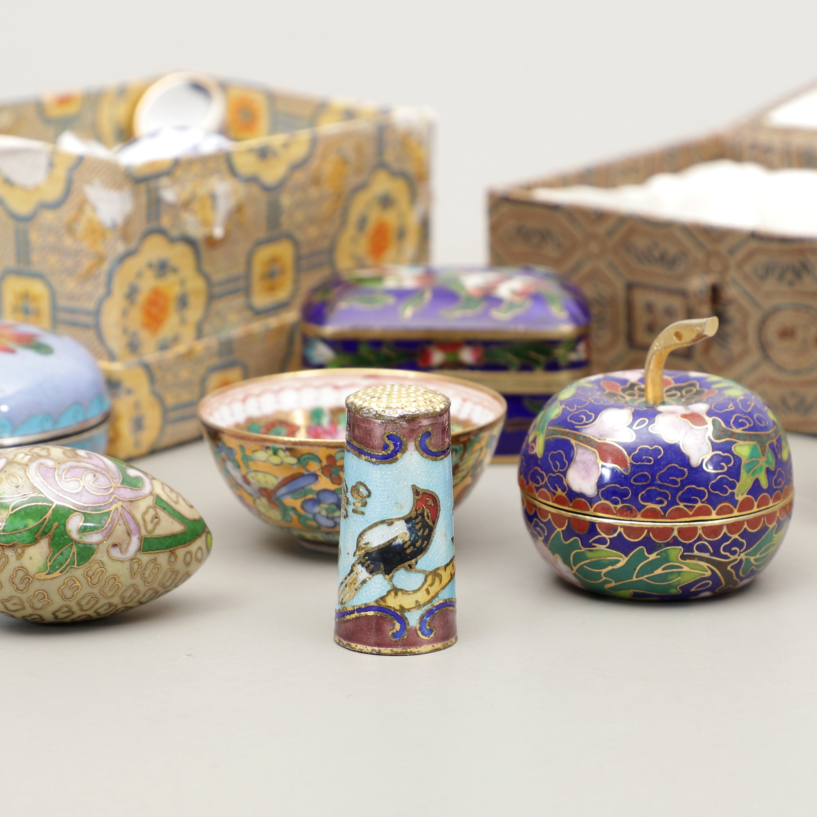 DOSOR mm, porslin/metall, orientaliska, 1900-tal.