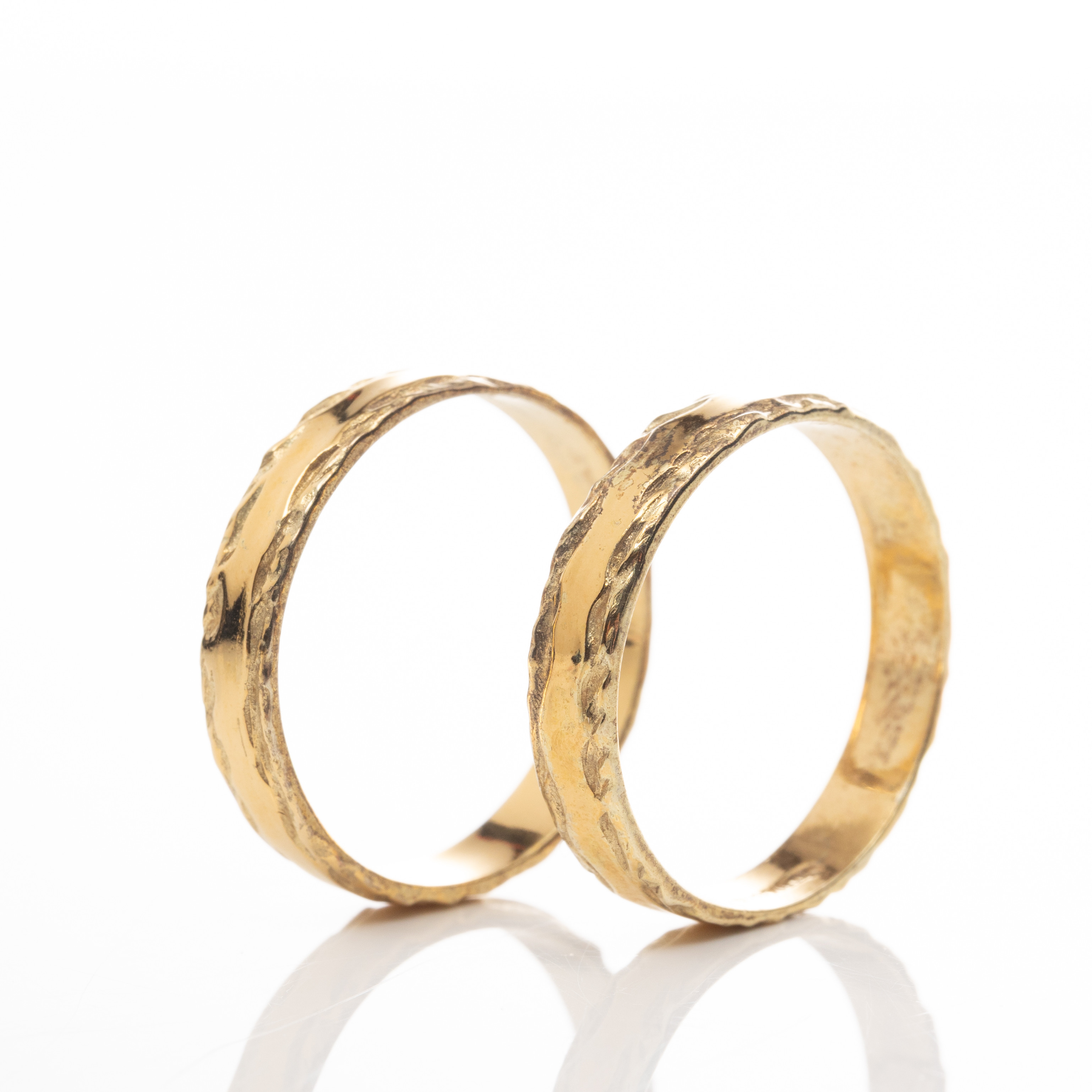 RINGAR, 2 st, Förgyllt sterlingsilver, "Vildmark".