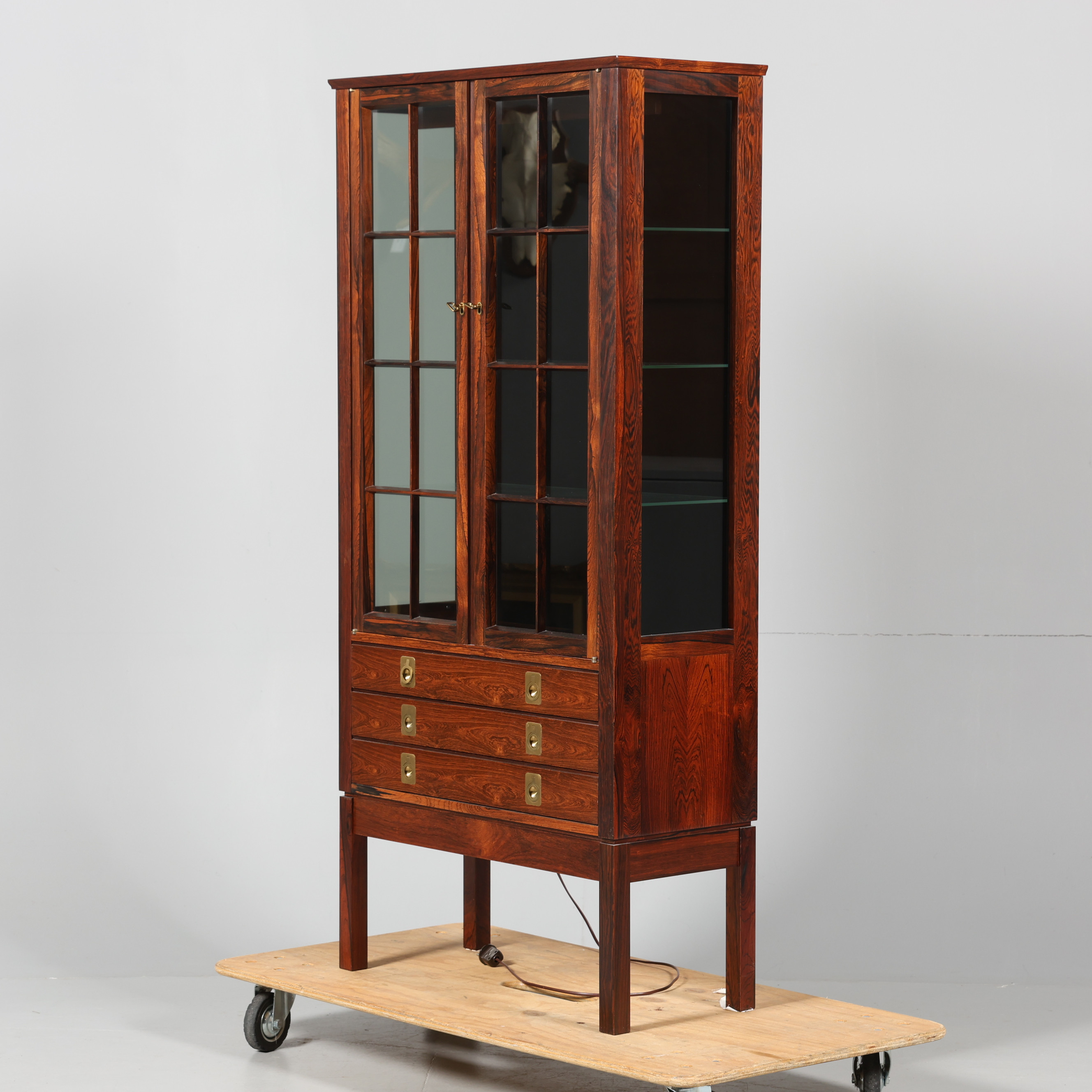 TORBJÖRN AFDAL. VITRINSKÅP, "Victoria", Mellemstrand Bruksbo, Norge, 1960/60-tal, jakaranda.