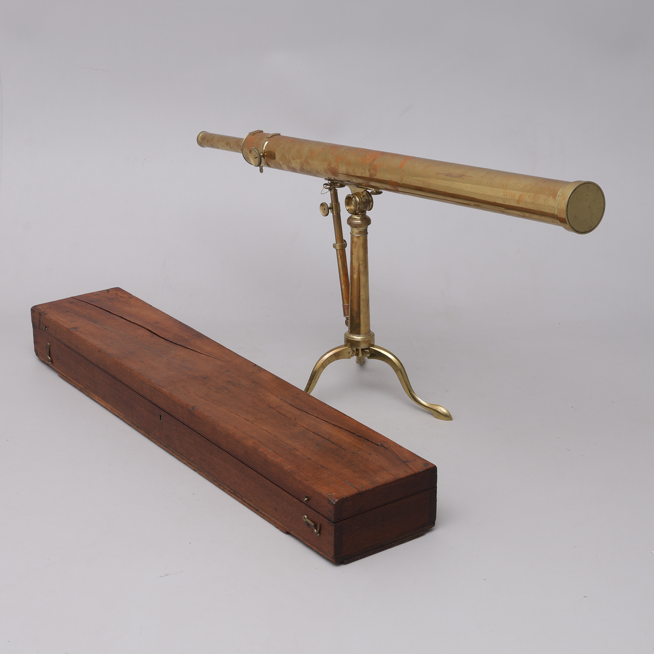 TELESKOP MED ETUI/TELESCOPE WITH CASE, "50" William Harris & Co, London, mässing.