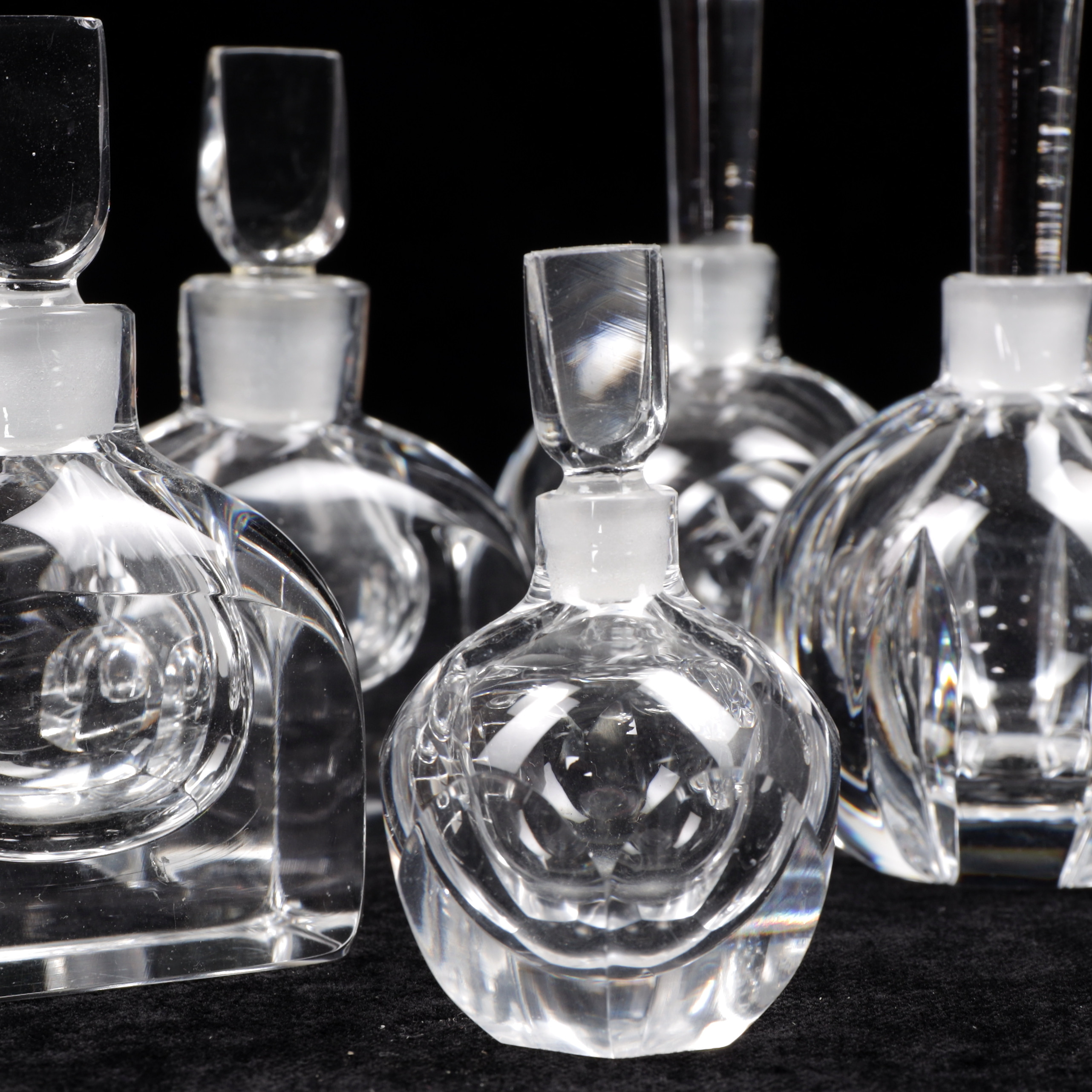 FLAKONGER, 5 st, glas, Orrefors, signerade.