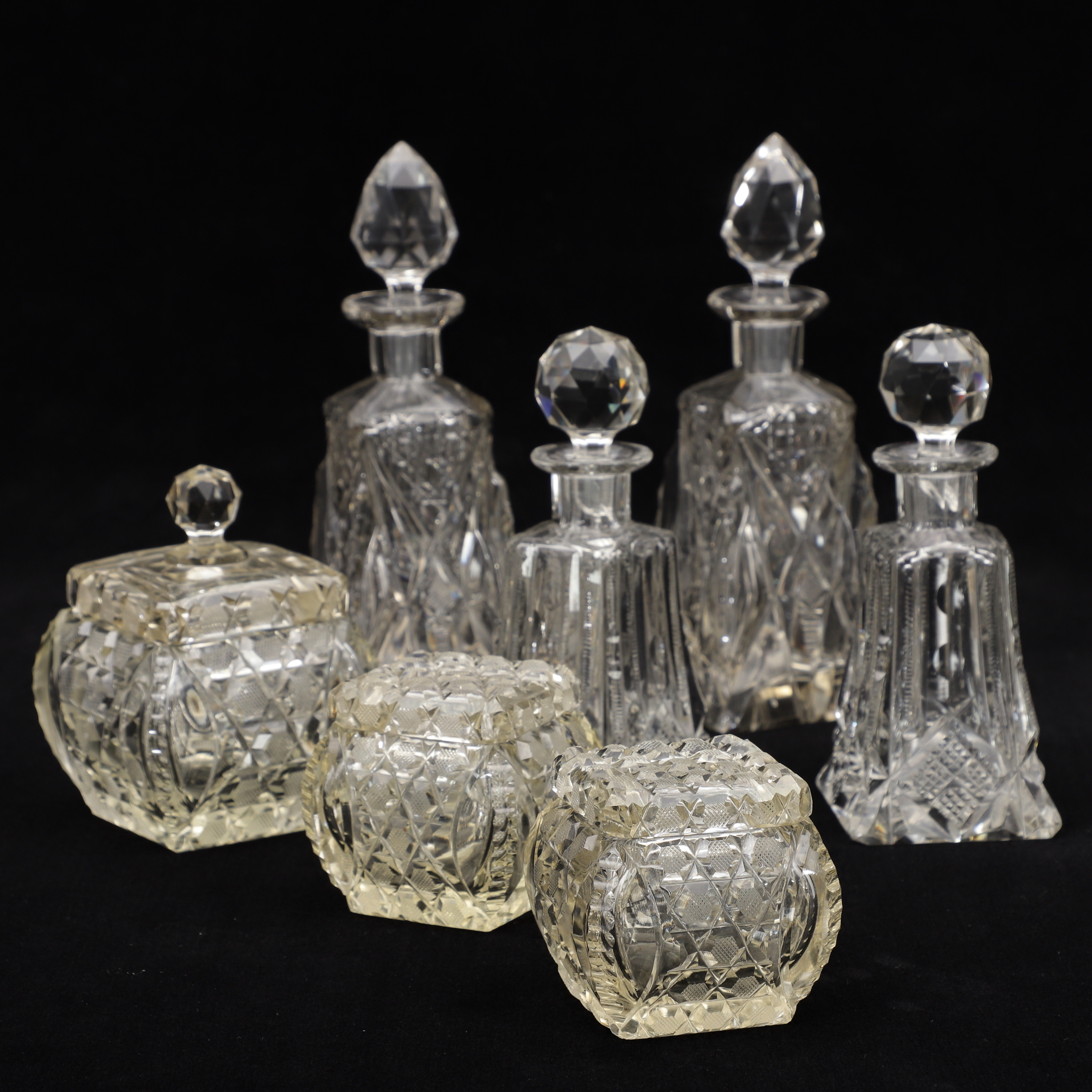 FLAKONGER, ASKAR, 7 delar, slipat glas, 1900-talets första del.