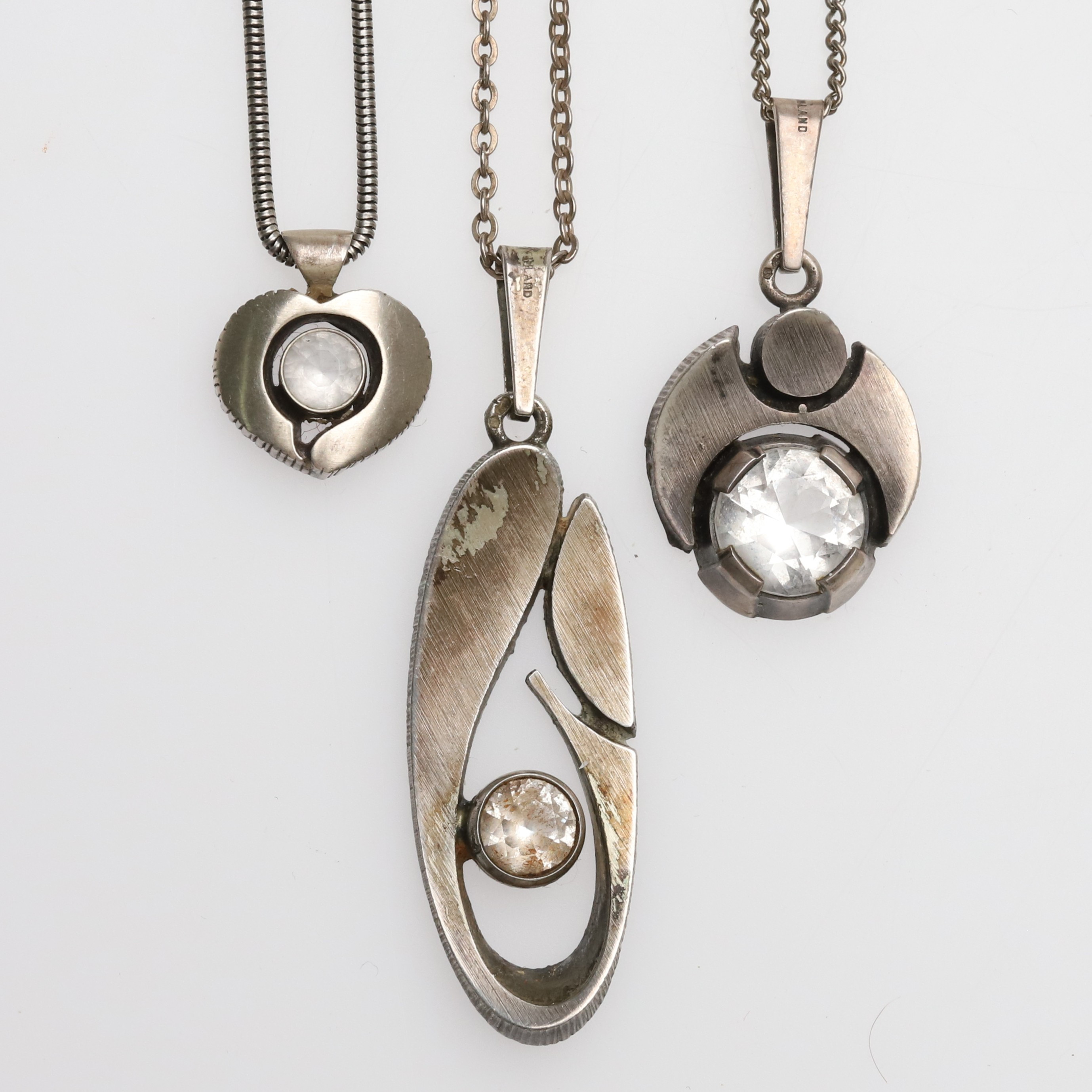 KARL LAINE. COLLIER med HÄNGE. 3 st. Sterling silver med bergskristall. Finland, 1970-tal.