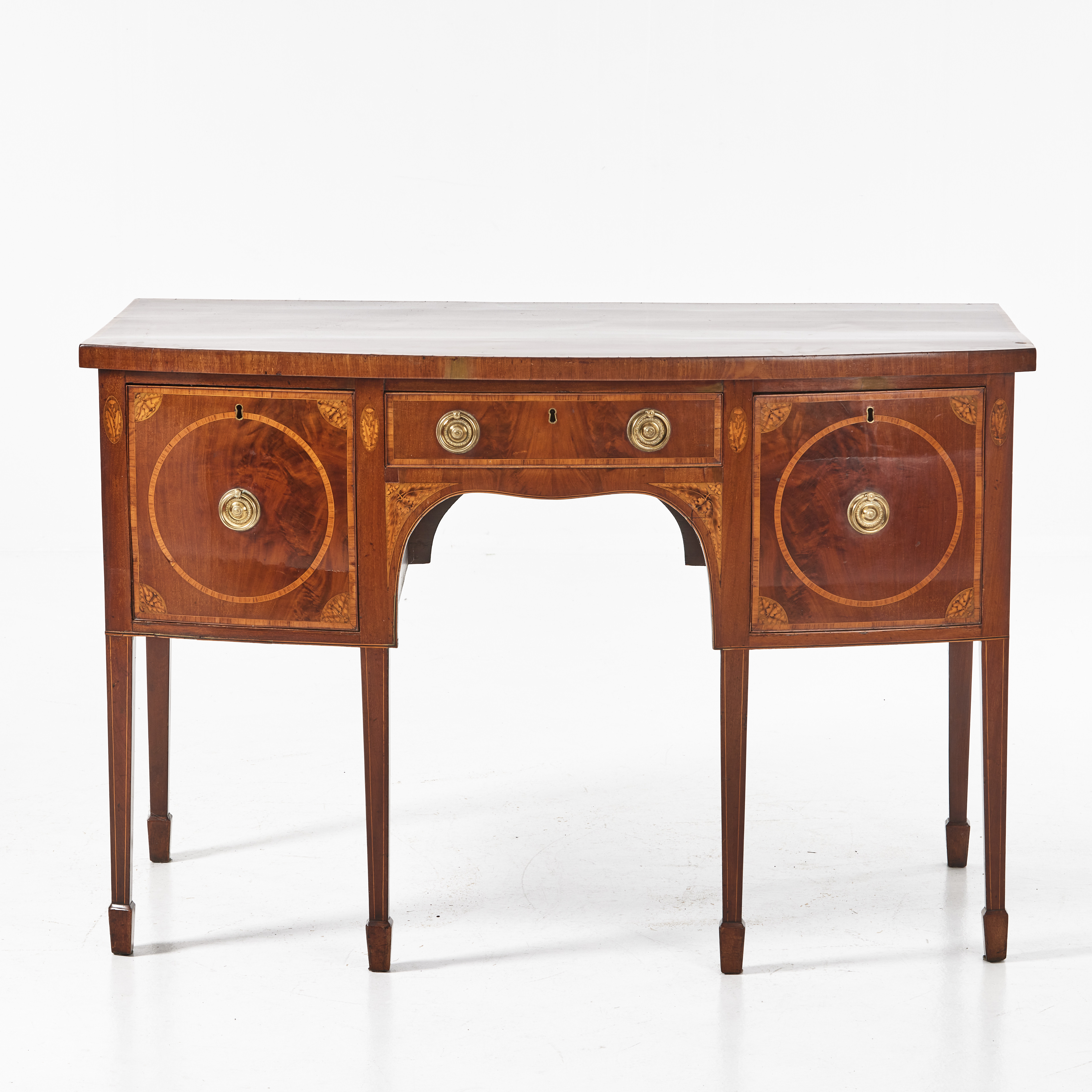 SIDEBOARD, England, 1700-tal, Georg III, fanérat i mahogny, beslag i mässing, dekor av intarsia.