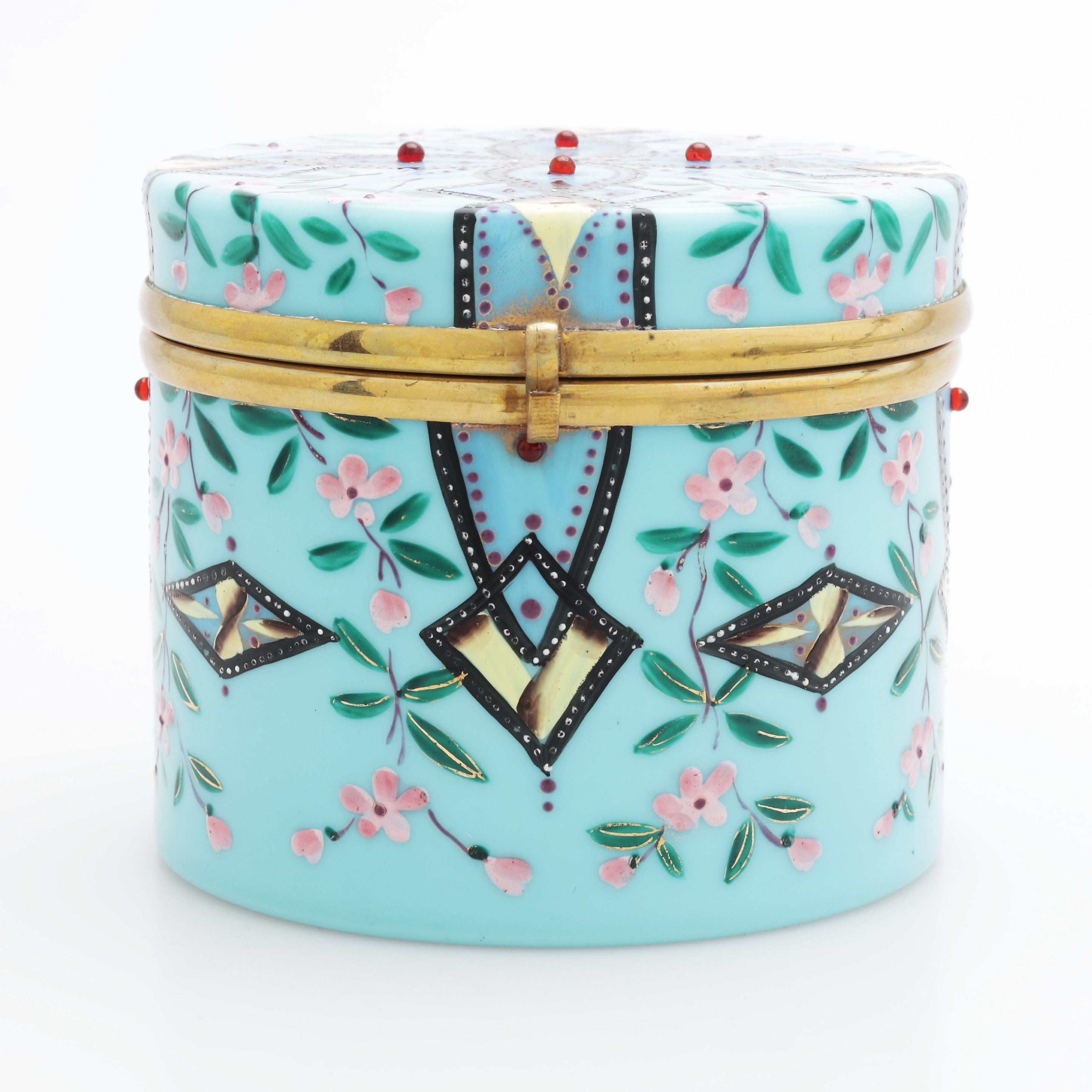 ASK med lock, glas/mässing, dekormålning i emalj, 1900-talets första hälft.