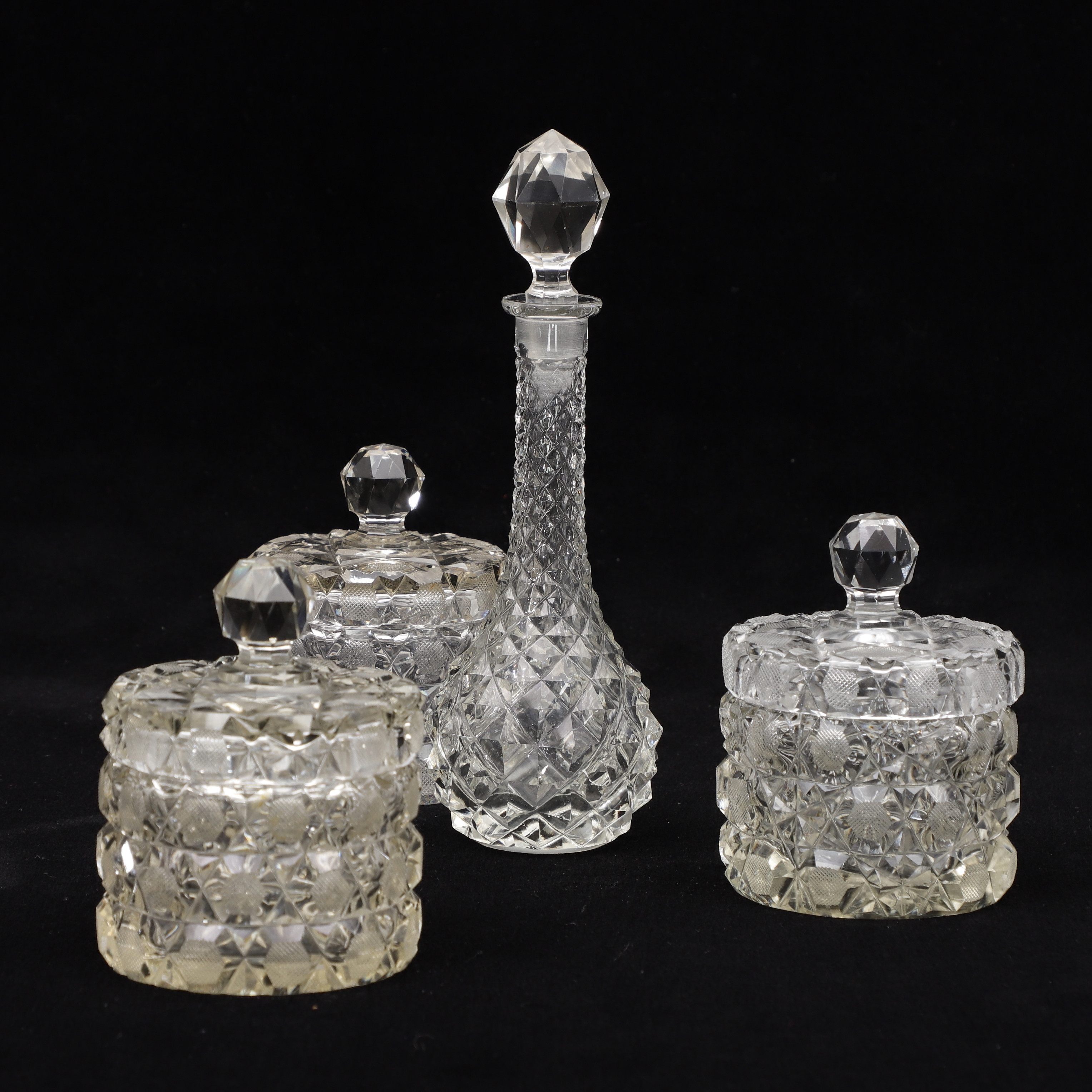 FLAKONG samt ASKAR, 4 delar, slipat glas, 1900-talets första hälft.