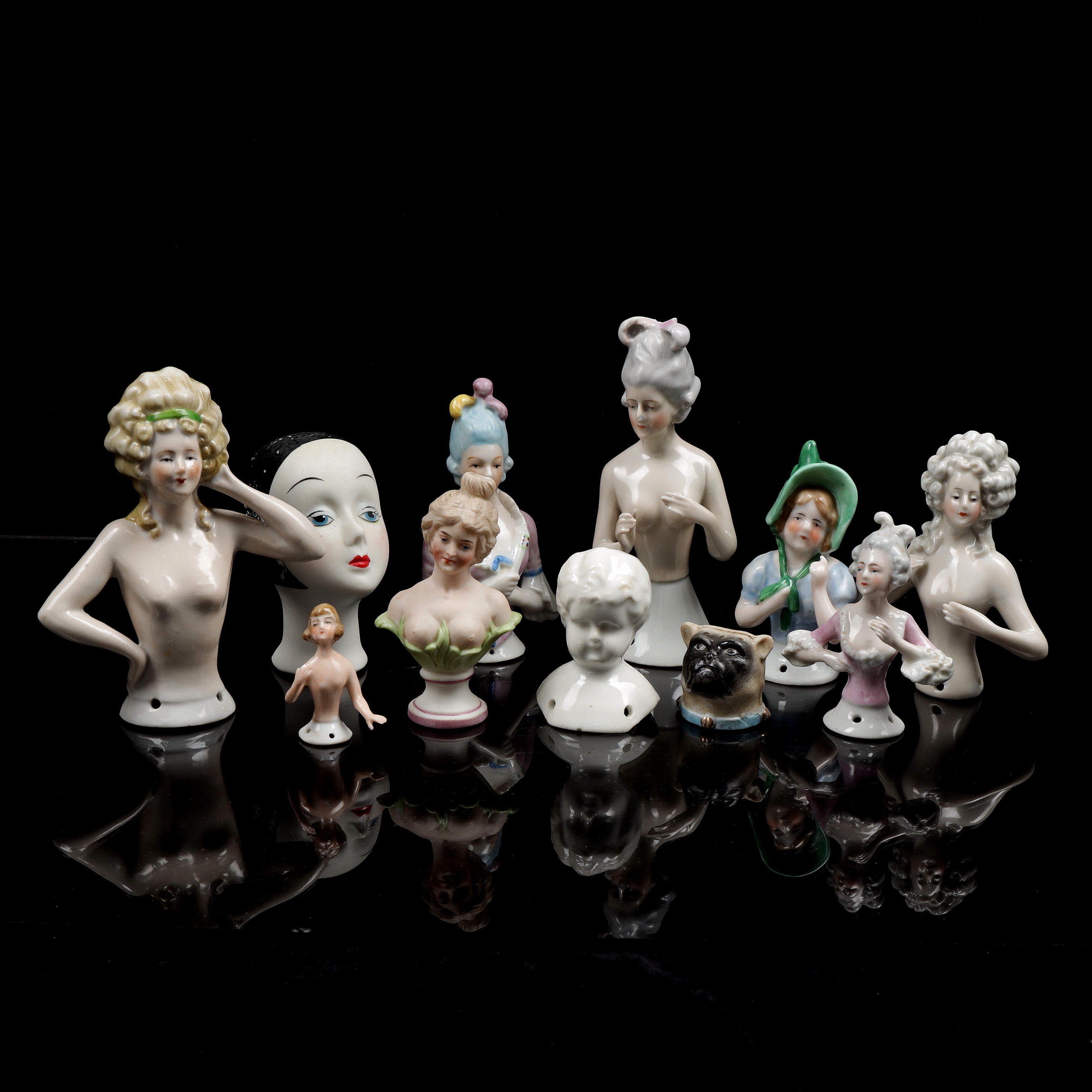 DOCKHUVUDEN, 11 st, porslin, 1900-talets första hälft.