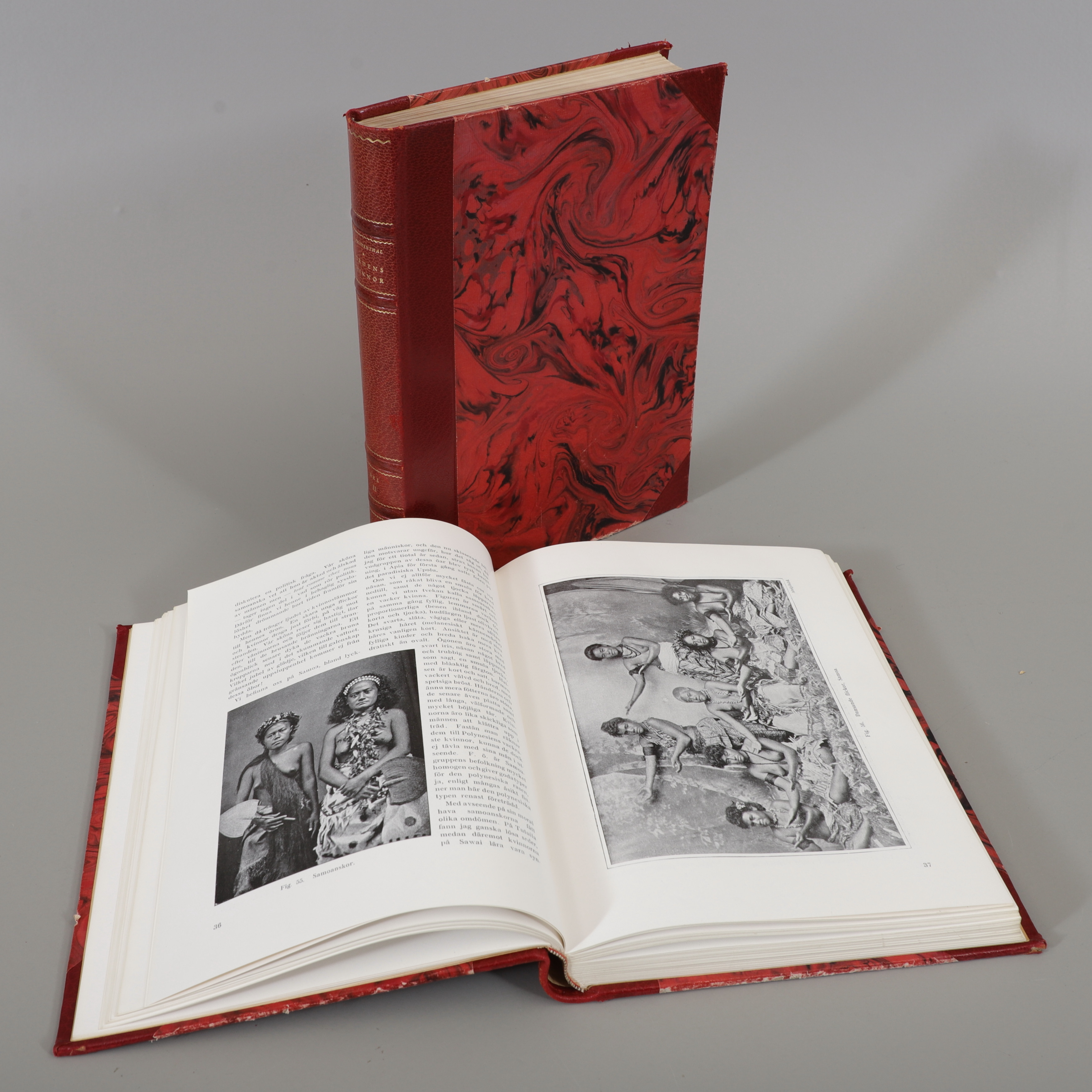 JORDENS KVINNOR, bokverk i två delar, 1924.