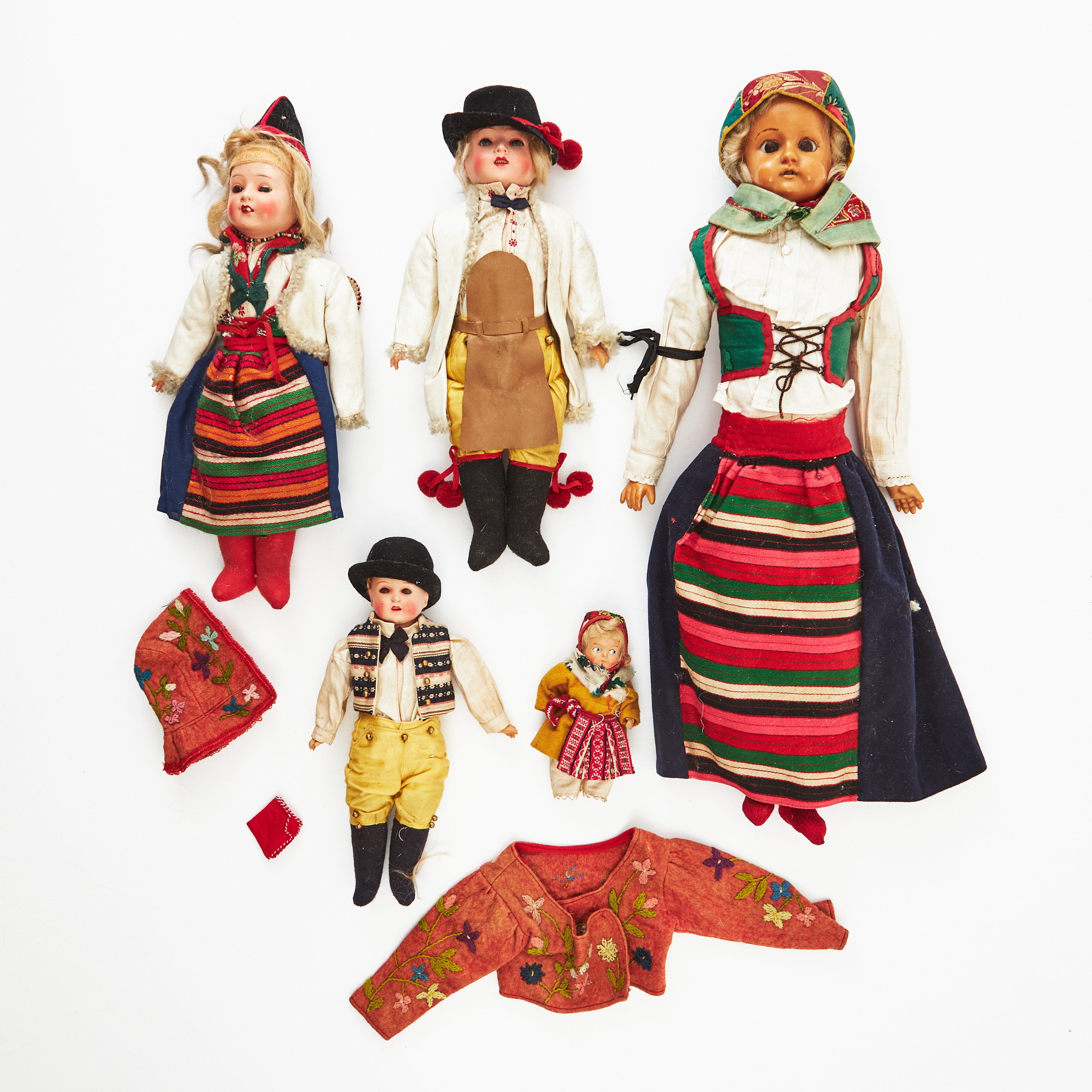 DOCKOR, 5 stycken, klädda i dräkt från Rättvik och Leksand.