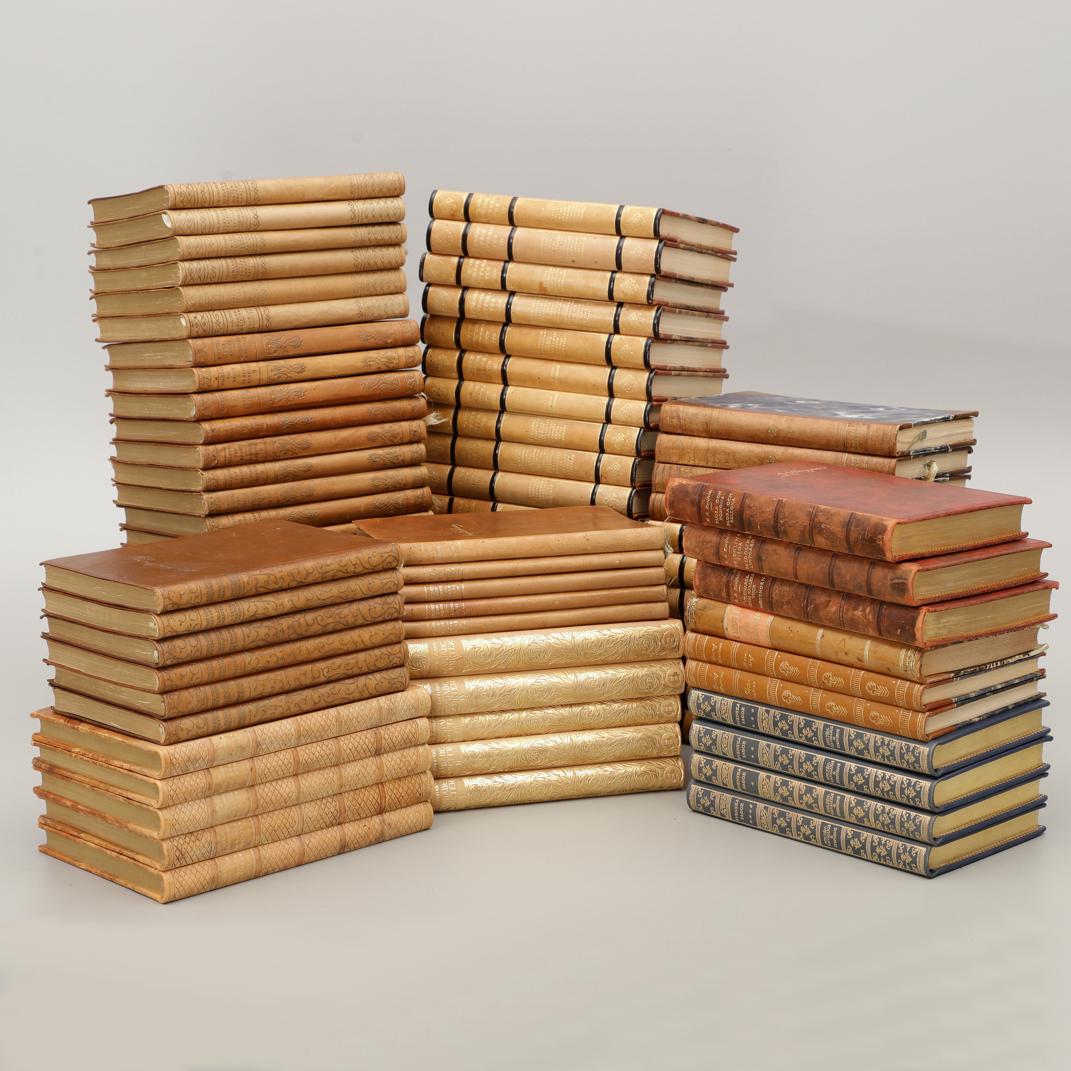 BÖCKER MED SKINNBAND, 83 st, 1900-talets första hälft.