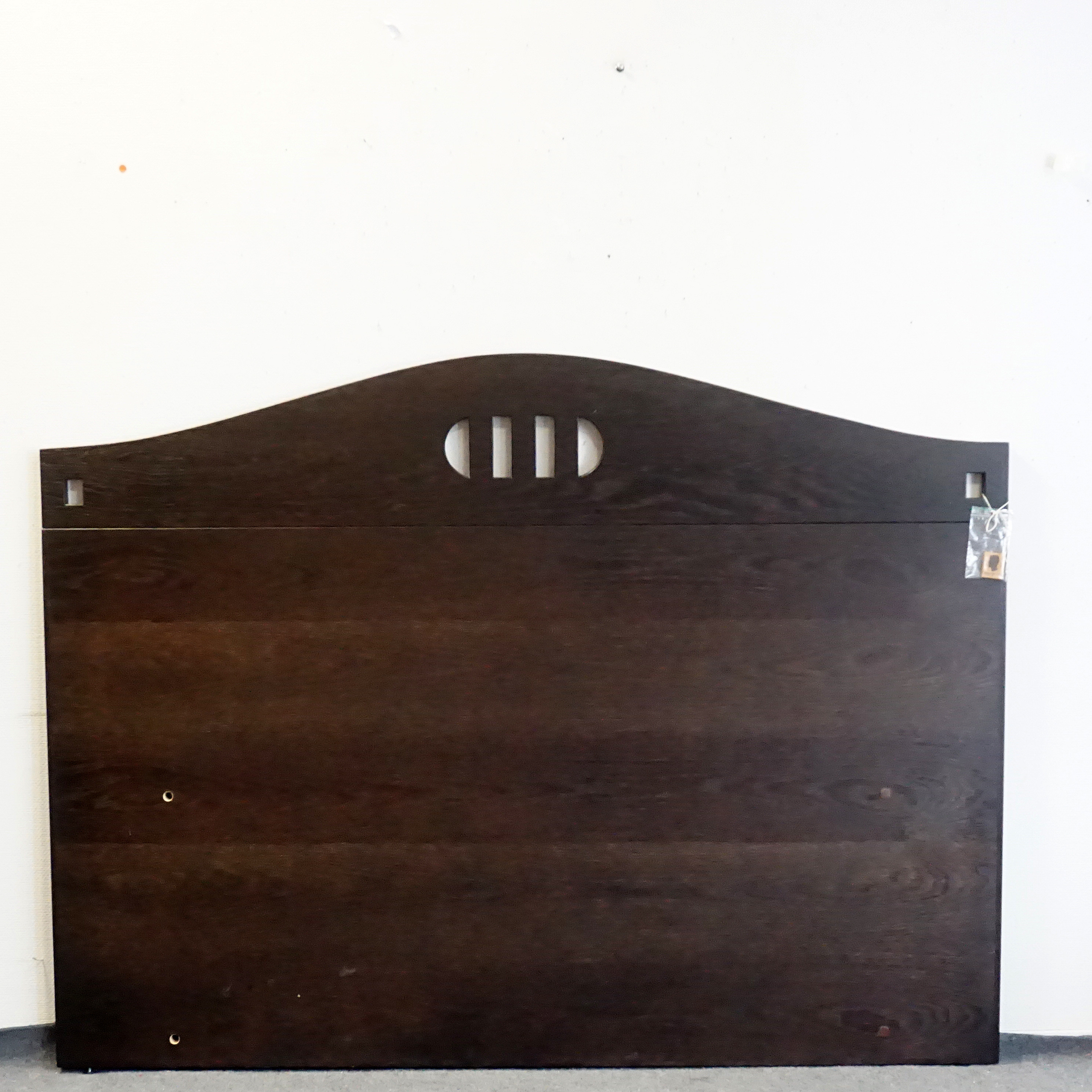 SÄNGGAVEL. Massiv ek, Jonas Fjellman Möbelsnickare, 2000-tal.