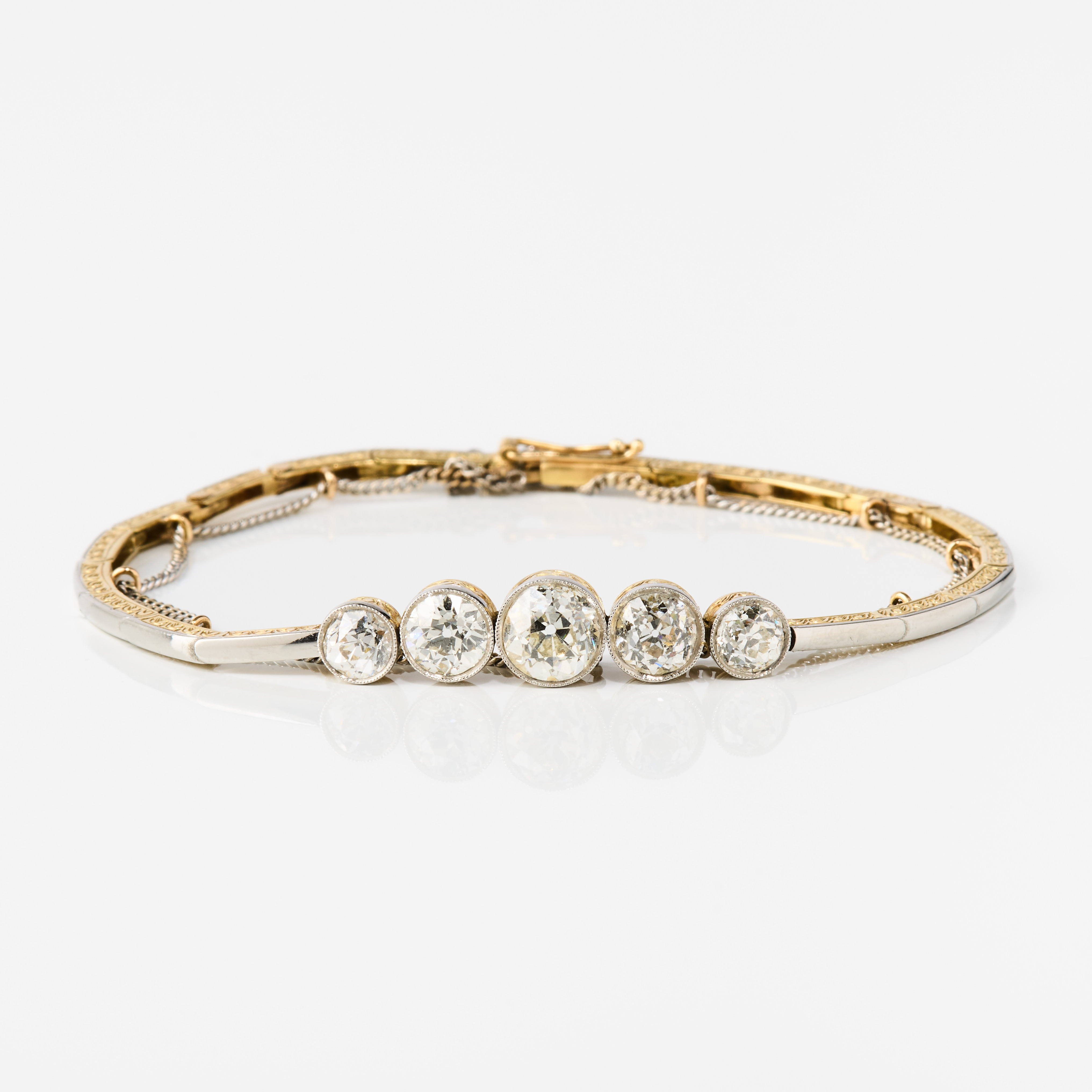 ARMBAND, 18K guld, platina och diamanter, 1910/20-tal.