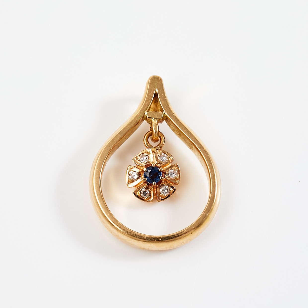 HÄNGE, 18 k guld, dekor av stiliserad blomma med safirer och diamanter, Petterssons Eftr Juvelerar Ab Joh, Stockholm, 1948.