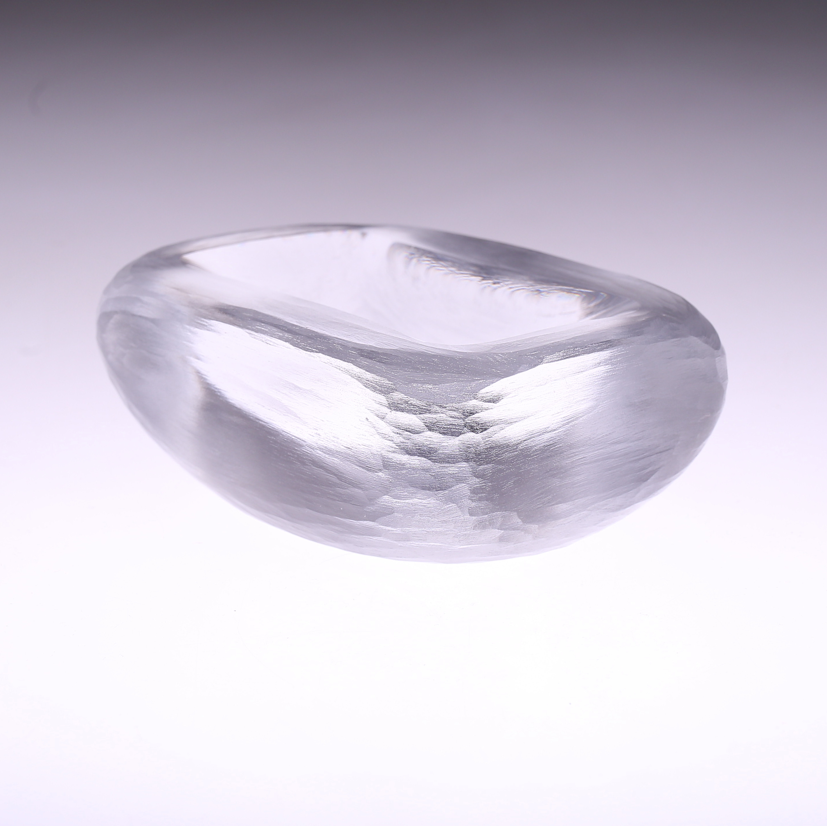 VICKE LINDSTRAND. skål, glas, "Platina", Orrefors, signerad.