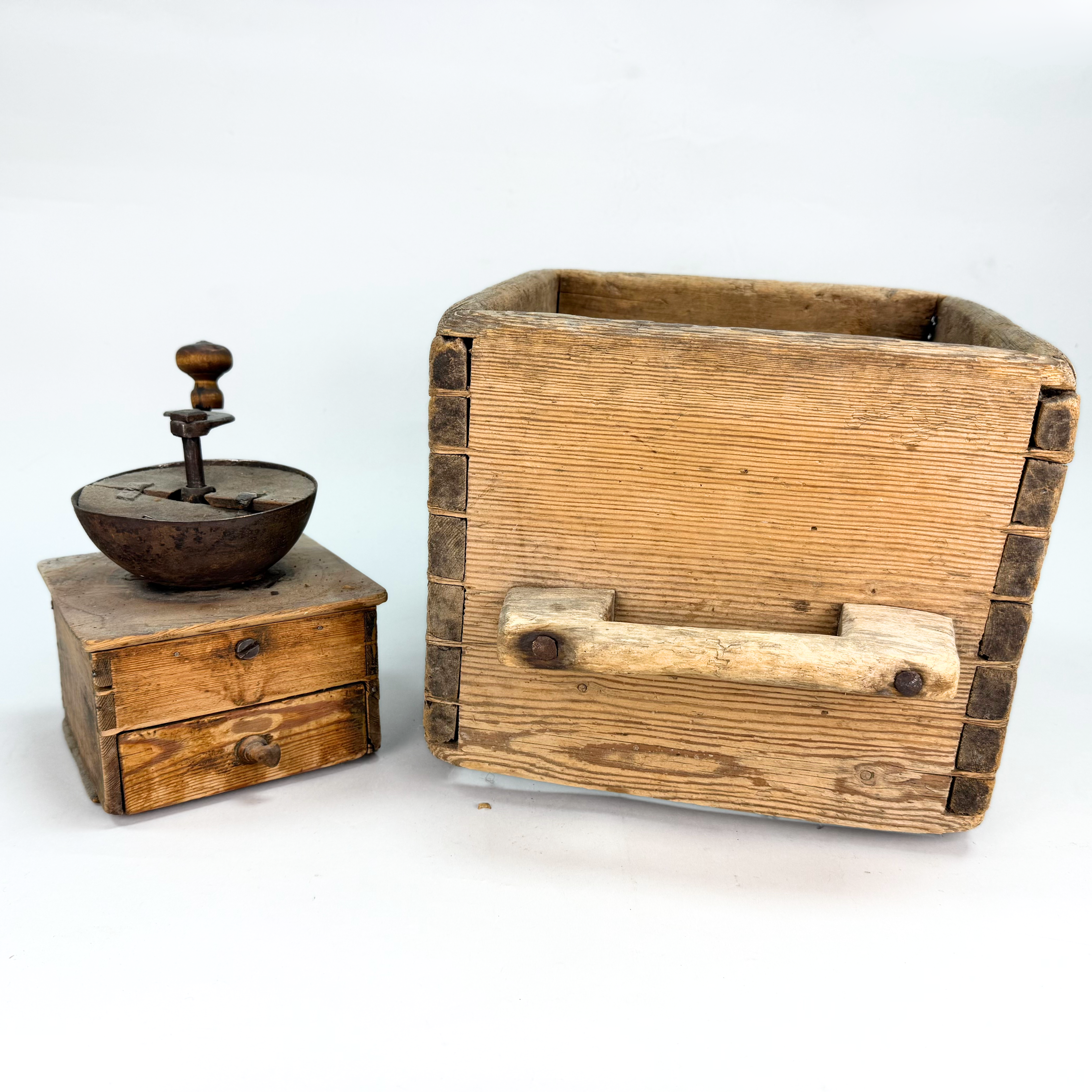 BORDSKVARN KAFFE & TRÄLÅDA MED HANDTAG - 1800/1900 tal.