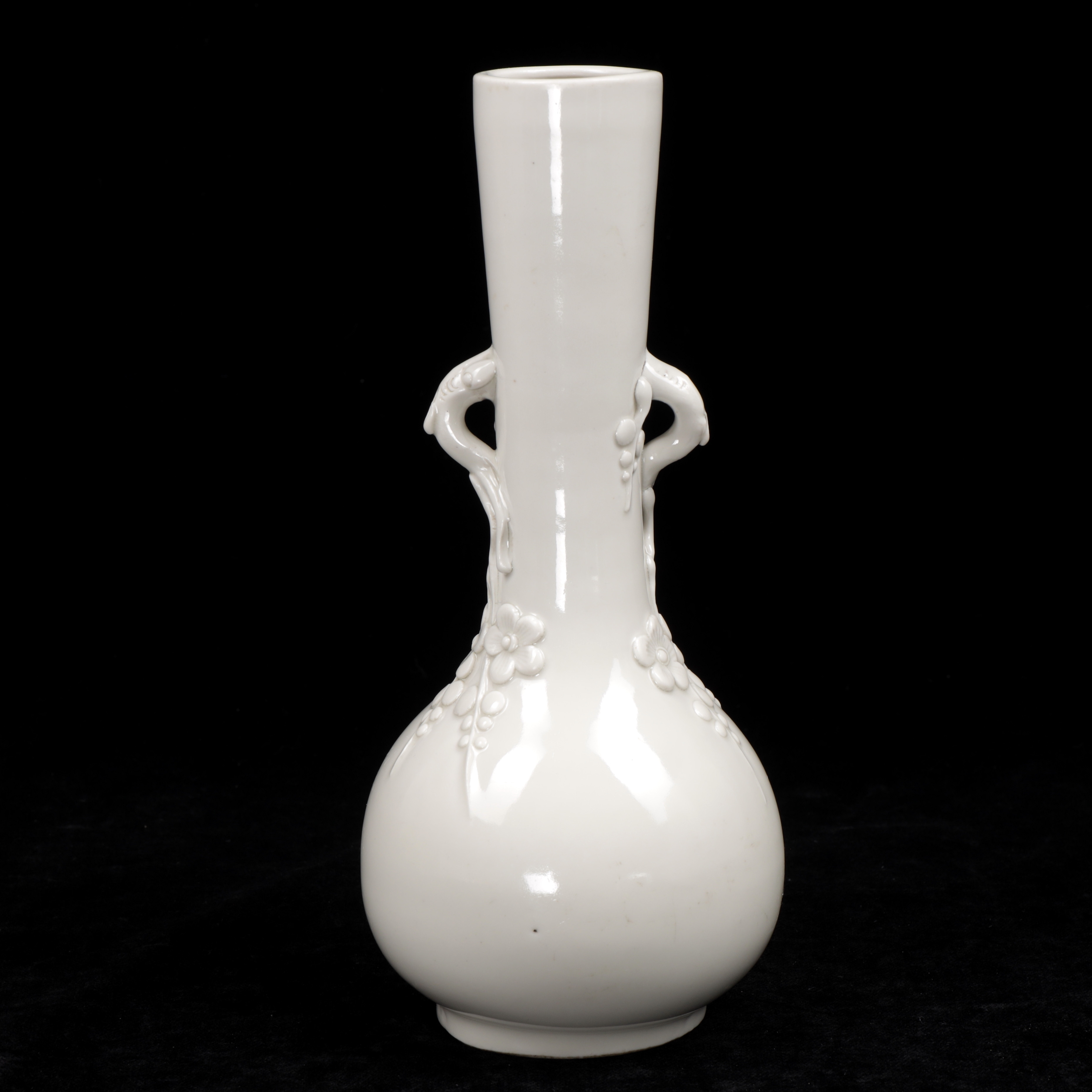 VAS, stengods med vit glasyr, orientalisk.