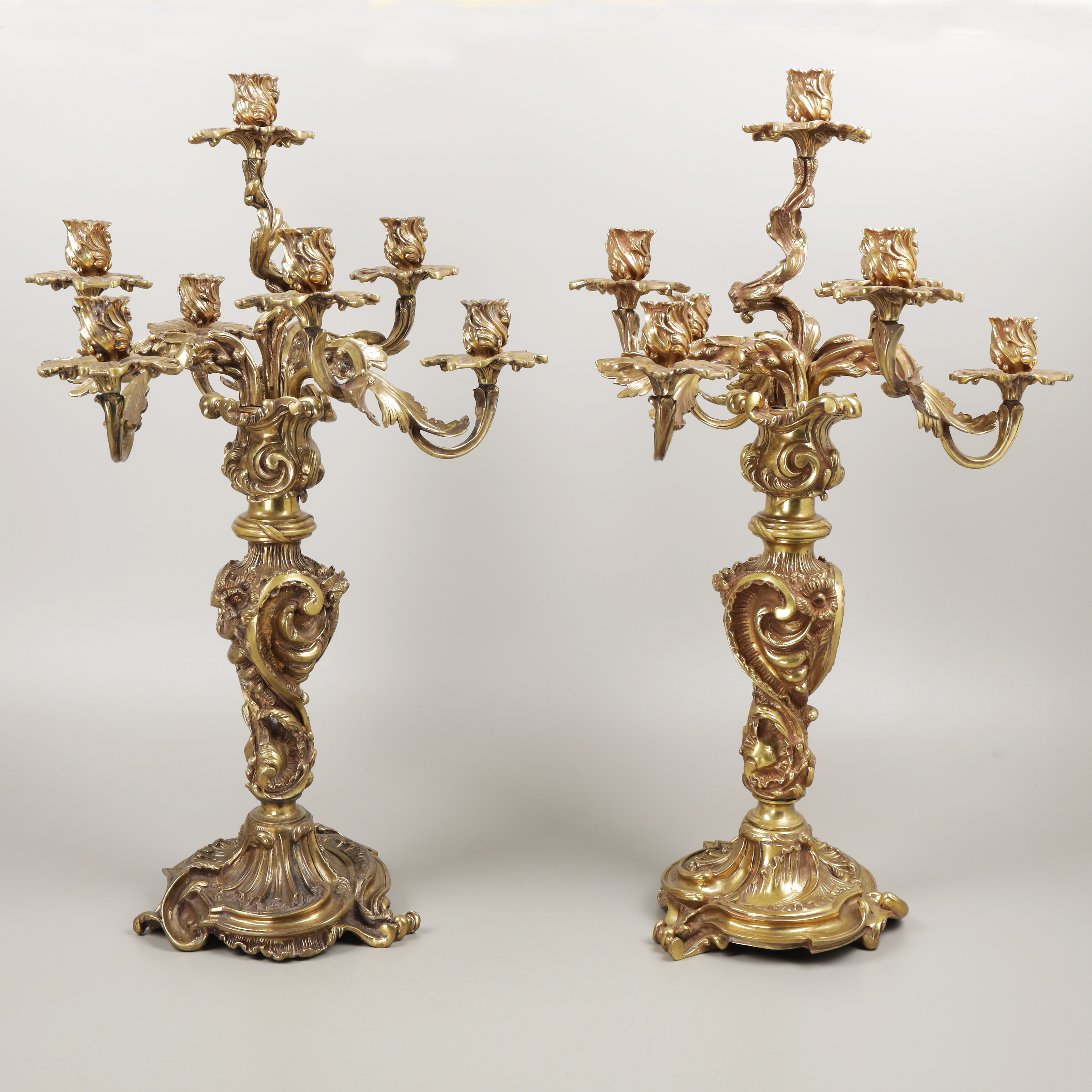 KANDELABRAR, ett par, mässing, nyrokoko, 1800-talets andra hälft.