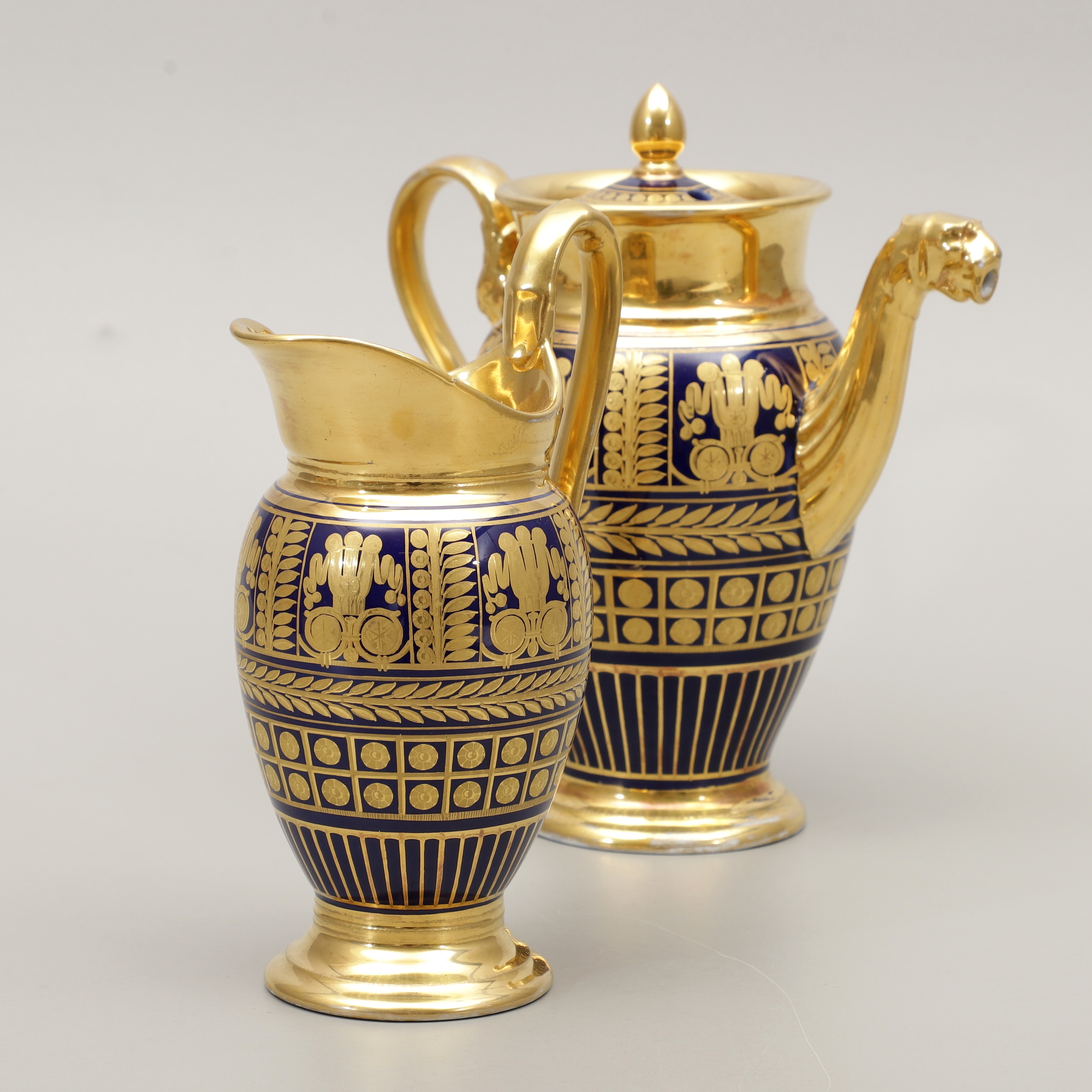 KANNA, KAFFEKANNA, 2 delar, porslin, Frankrike, 1800-tal.