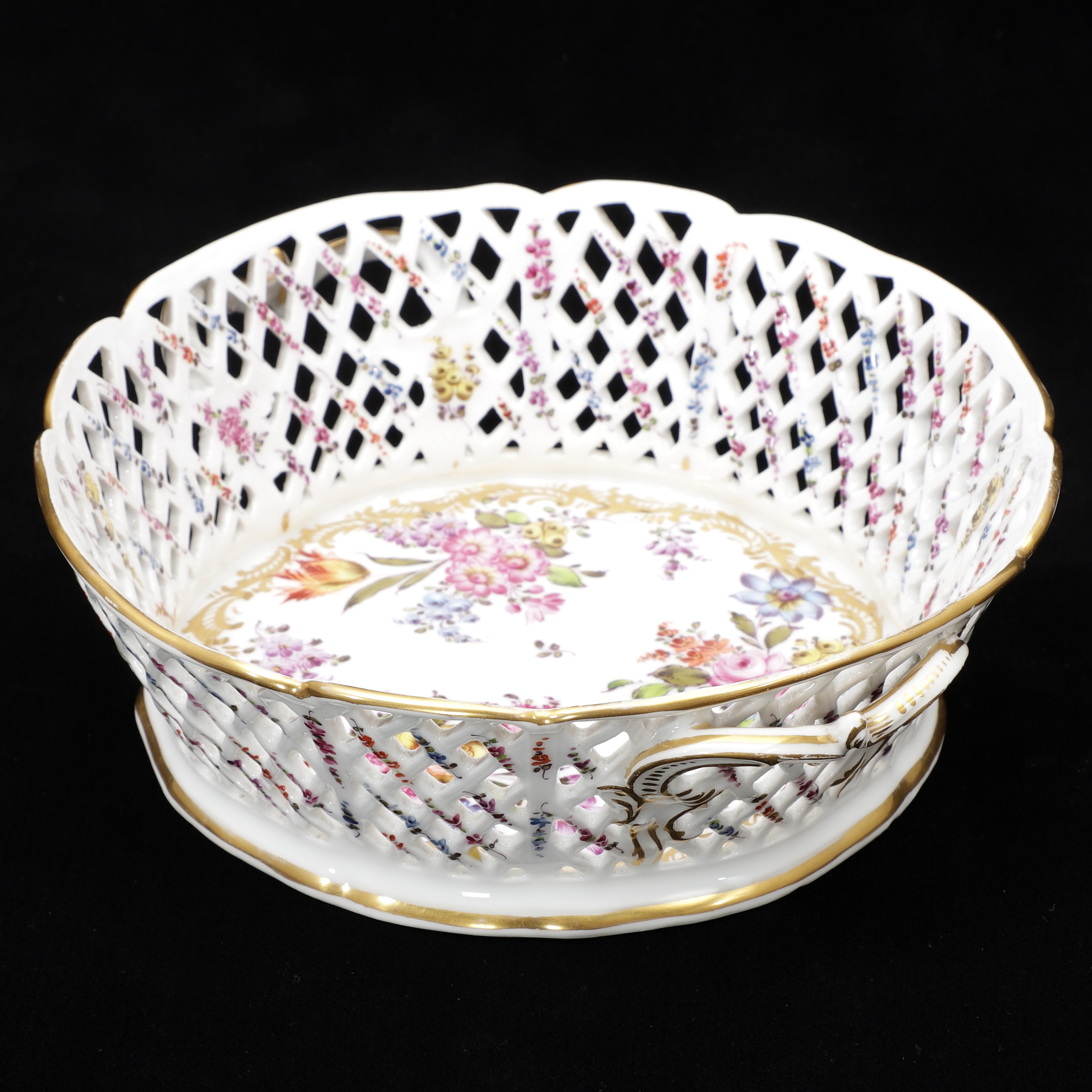 GALLERSKÅL, porslin med dekor av blommor, 1800/1900-tal.