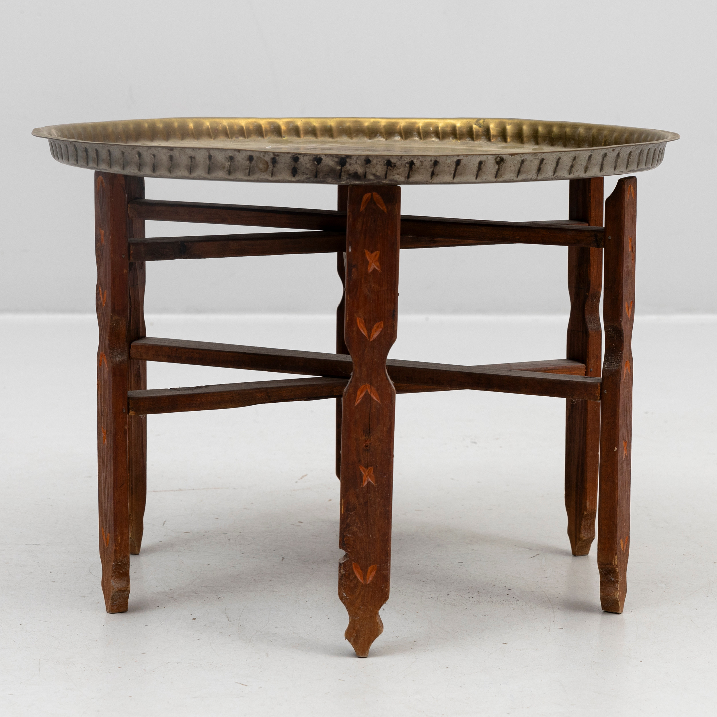 BRICKBORD, orientaliskt, 1900-talets andra hälft.