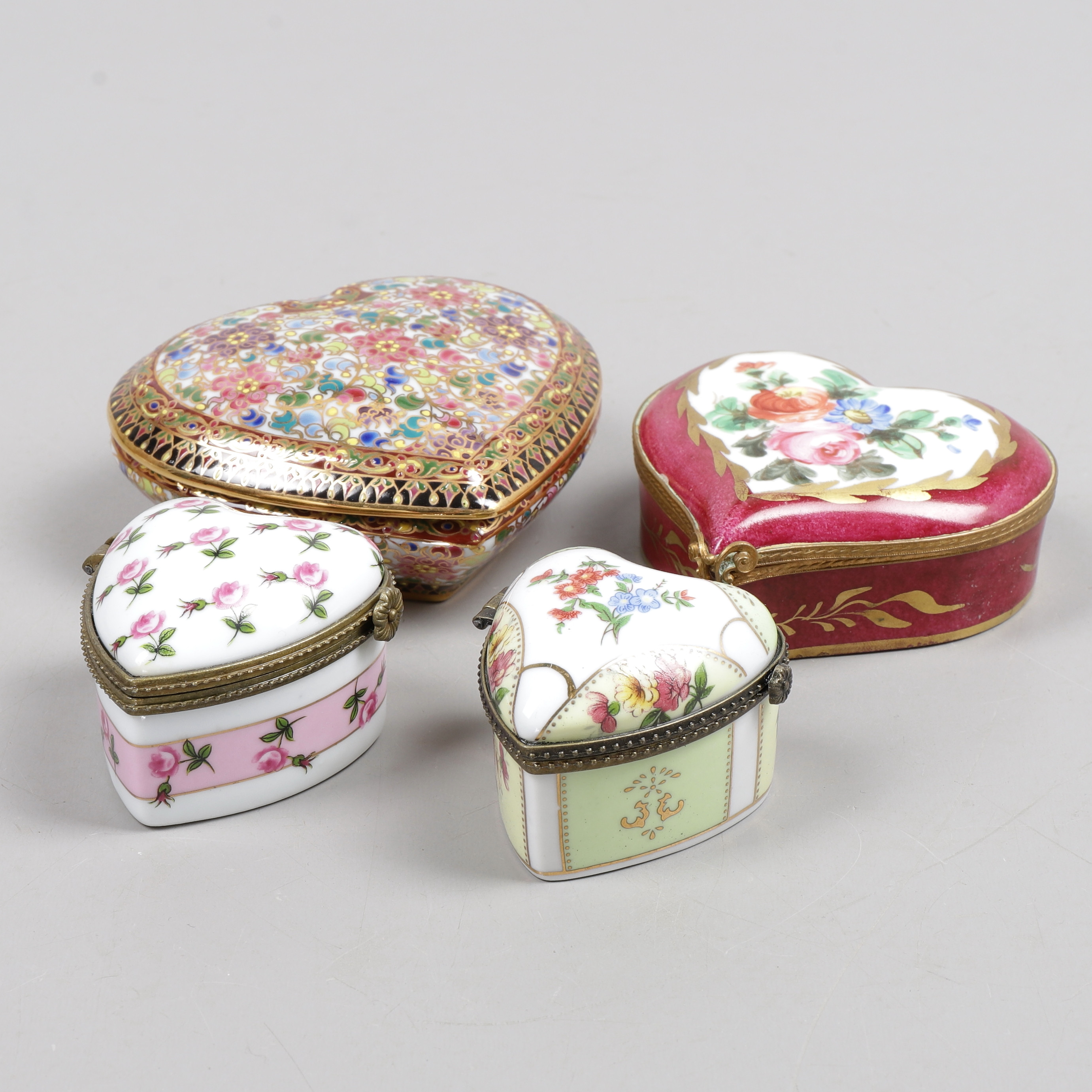 ASKAR, 4 st, porslin, hjärtformade.