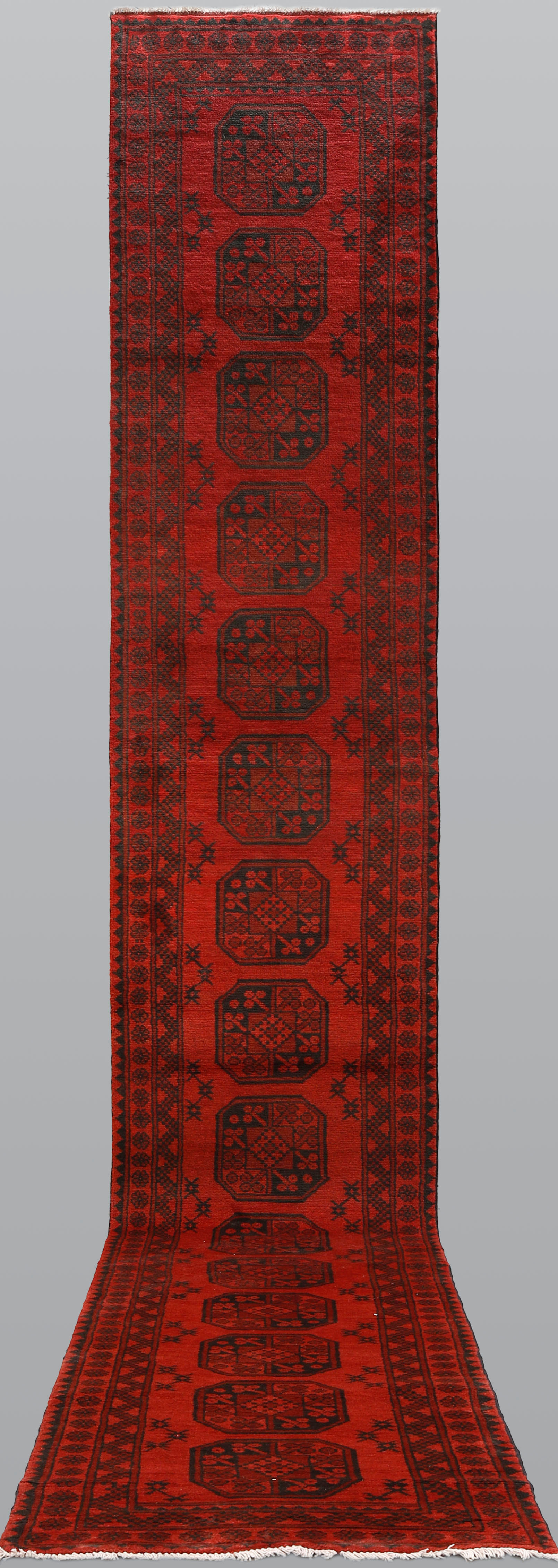 ORIENTMATTA. Afghan gallerimodell, 575 x 78 cm.