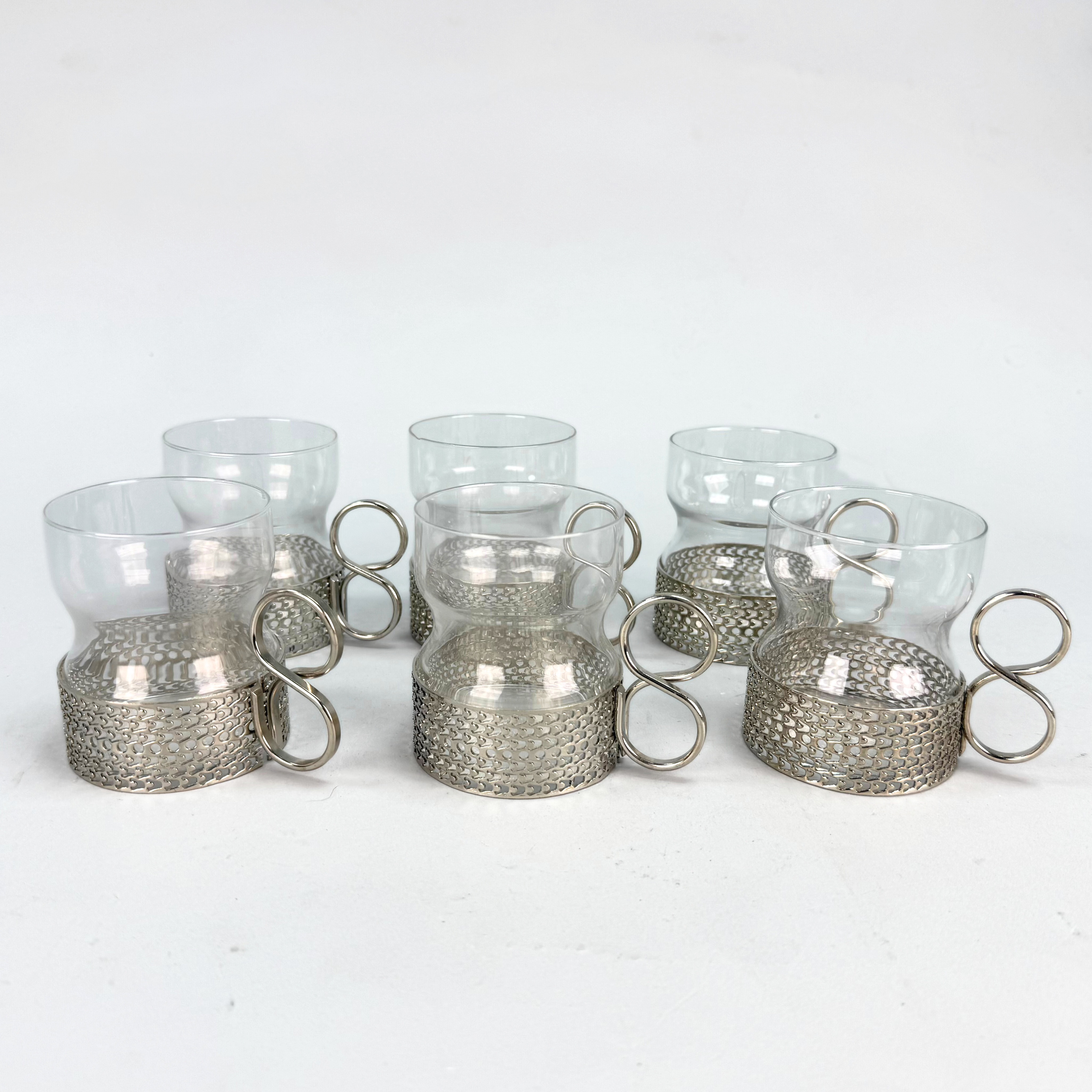 TIMO SARPANEVA. IRISH COFFE-GLAS med hållare i metall, 6 st, "Tsaikka", Iittala, 1900-talets andra hälft.