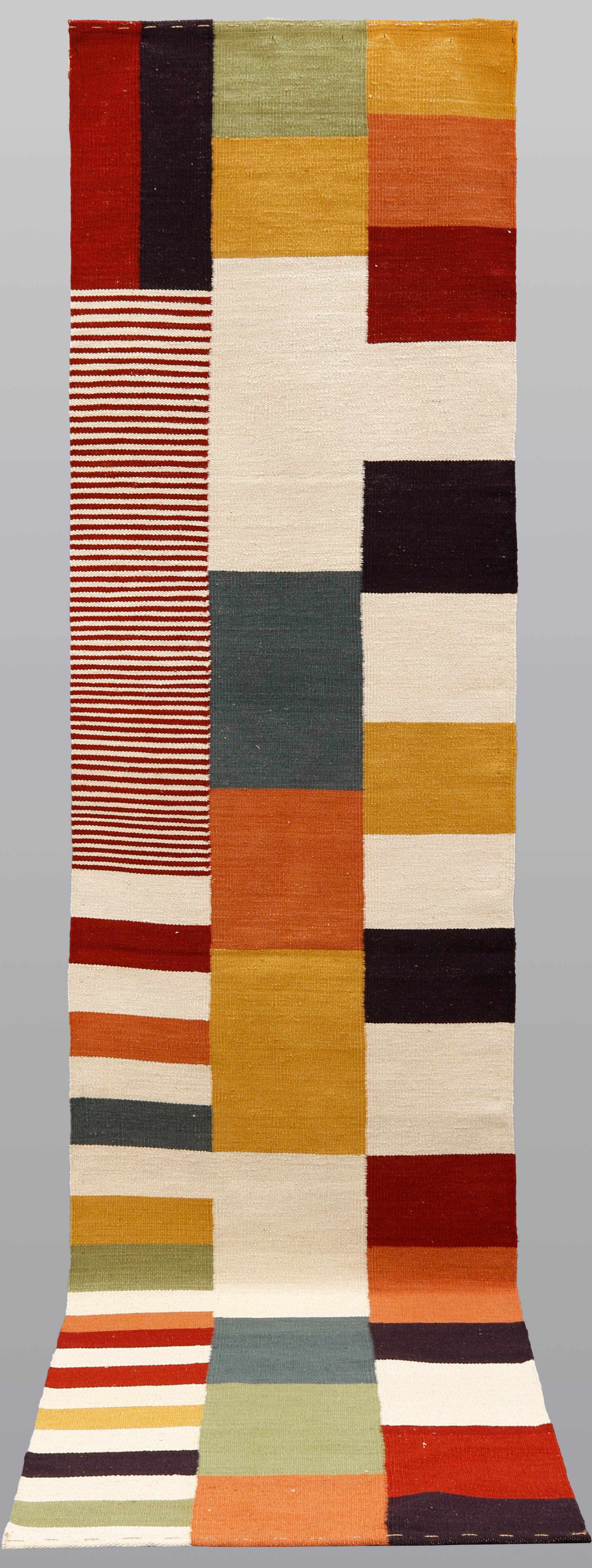 MATTA. Kelim modern design, gallerimodell, 335 x 80 cm.