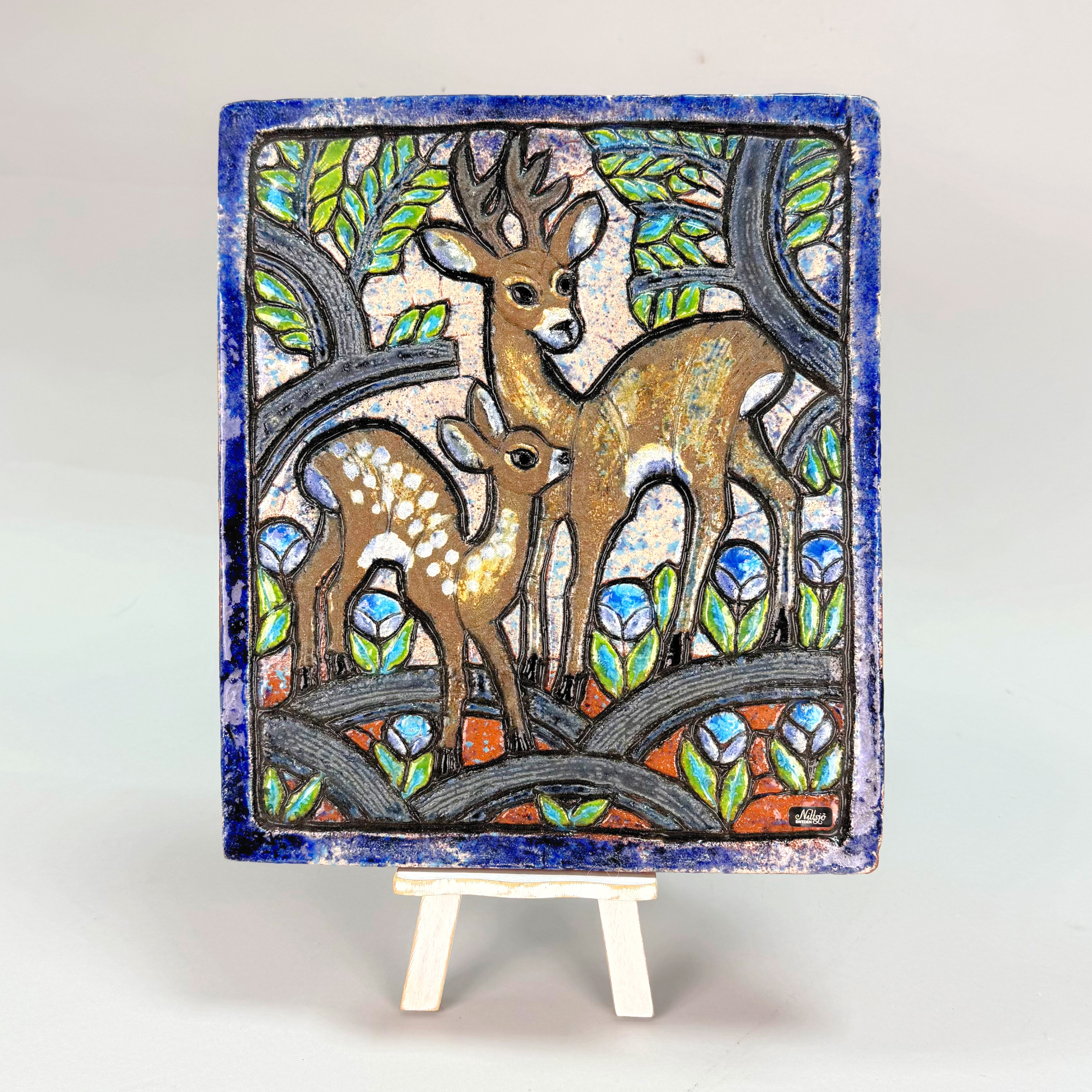 THOMAS HELLSTRÖM - Väggrelief, hjortar, Nittsjö keramik , signerad nr 4079.