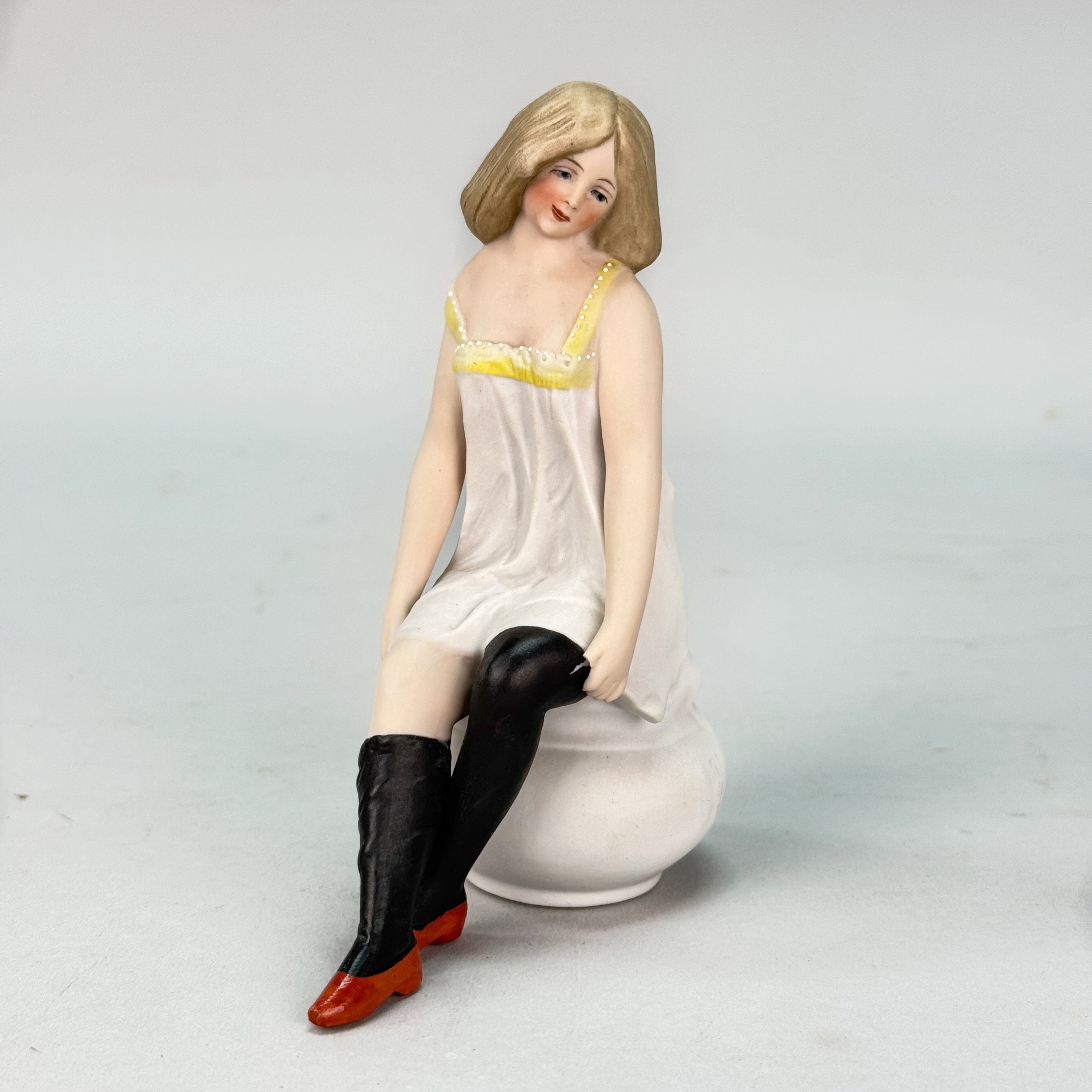 FIGURIN, porslin Art Deco 1920 -1930 tal.