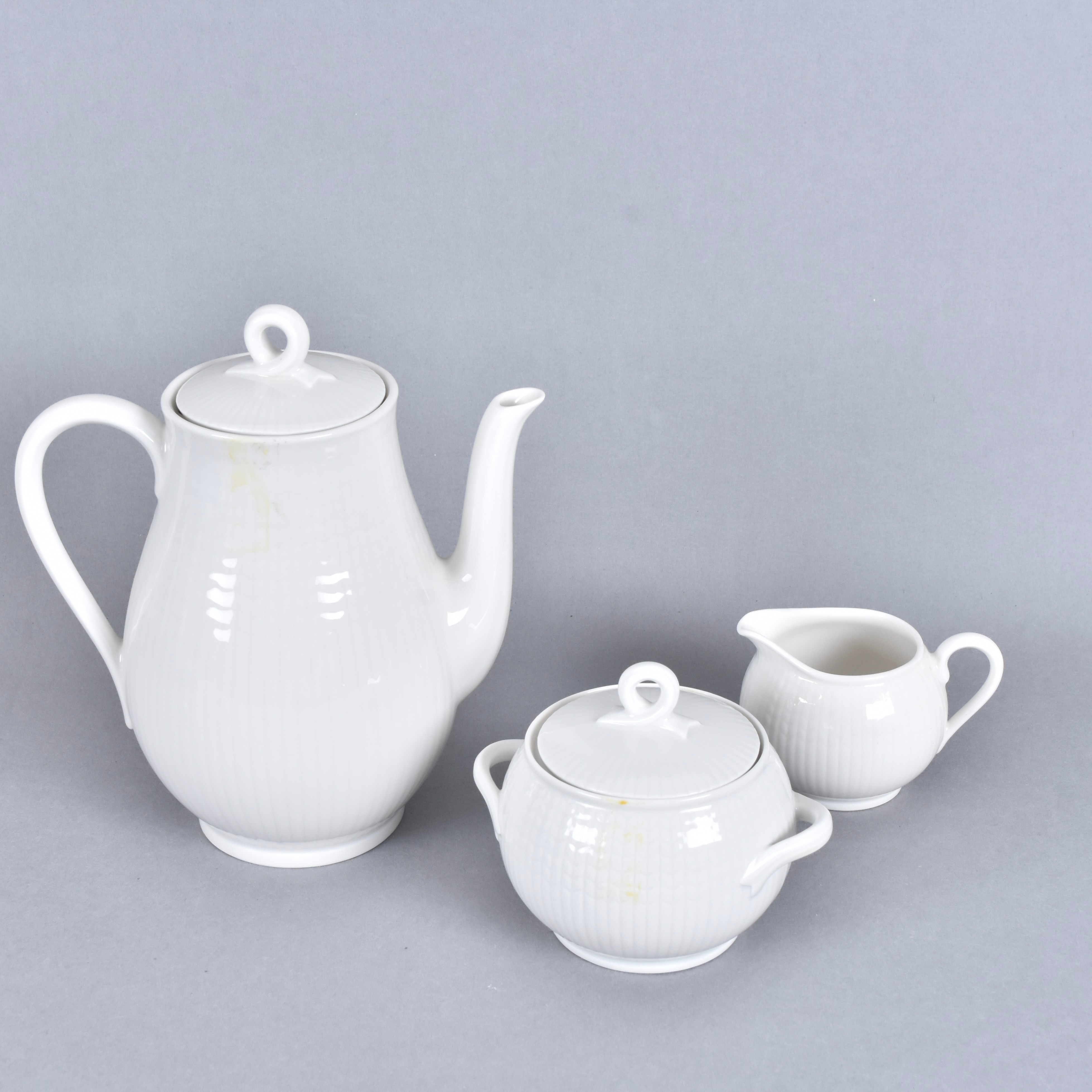 LOUISE ADELBORG. kaffekanna, sockerskål samt gräddkanna, Nationalservisen (Magnolia/Swedish Grace).