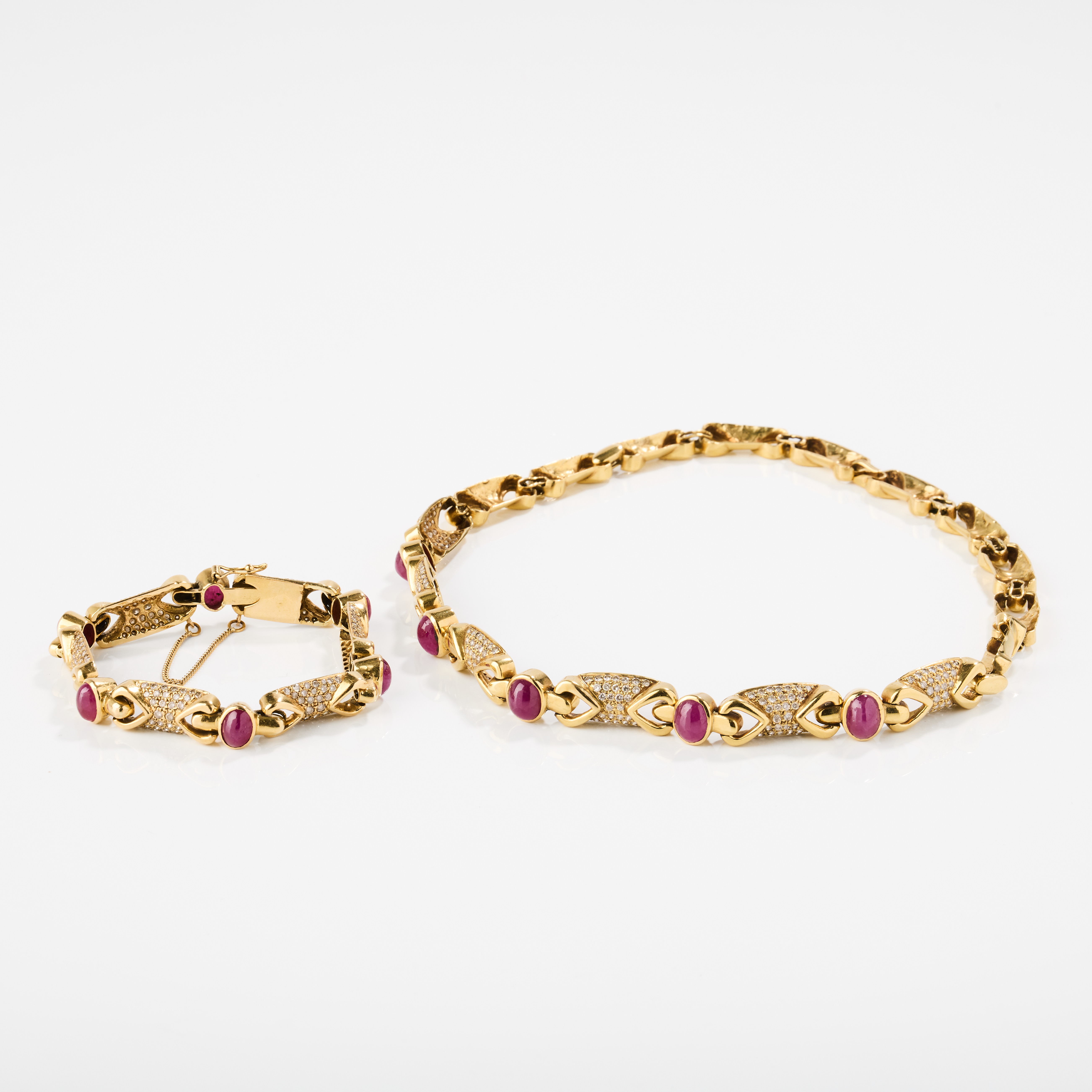 COLLIER och ARMBAND, 18K guld, rubiner och diamanter, 1980/90-tal.