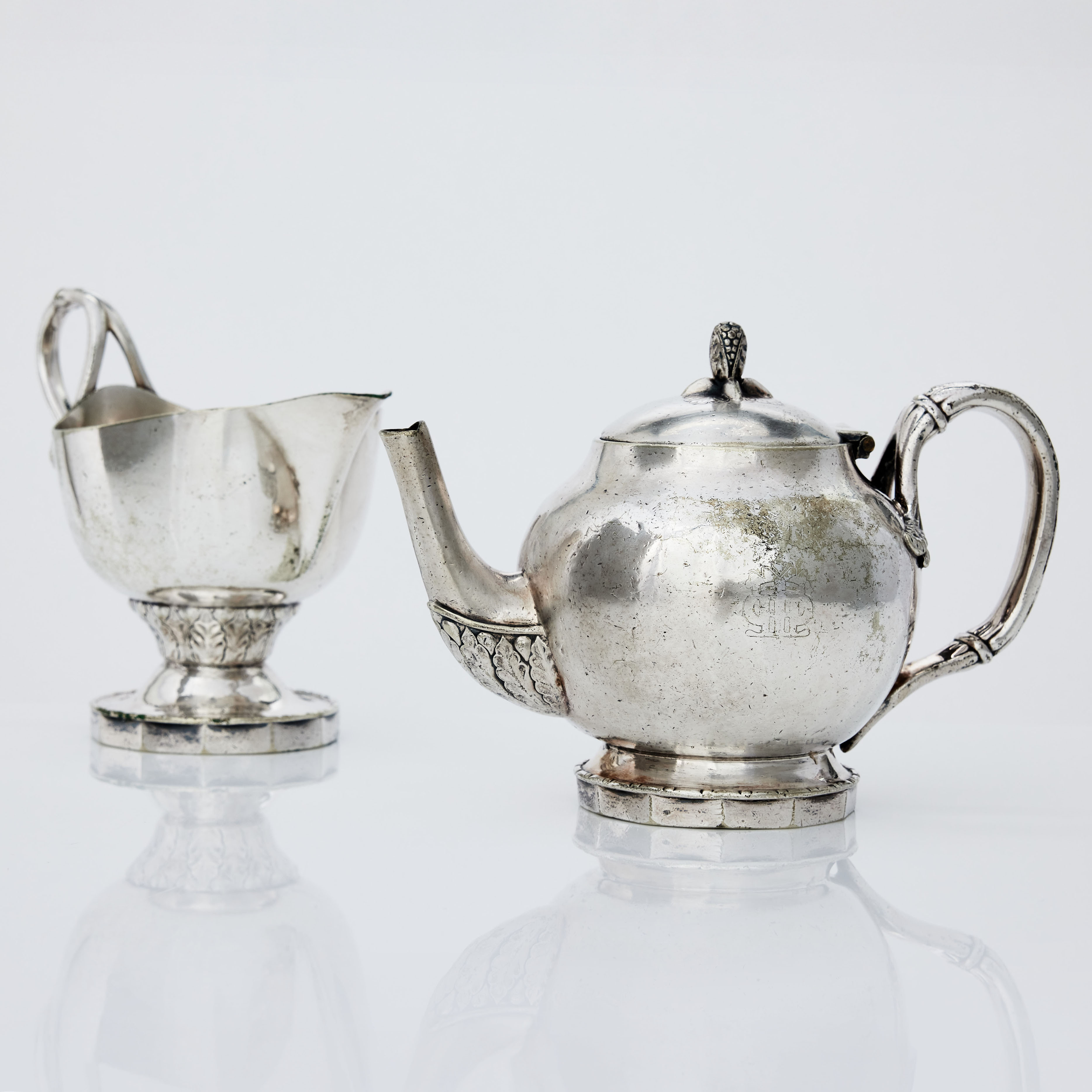 GEORG JENSEN. Tekanna och mjölkkanna, nysilver, s.k. restaurangsilver, märkta Mappin & Webb's Princes Plate, London & Sheffield. GJ för 1904-1908.
