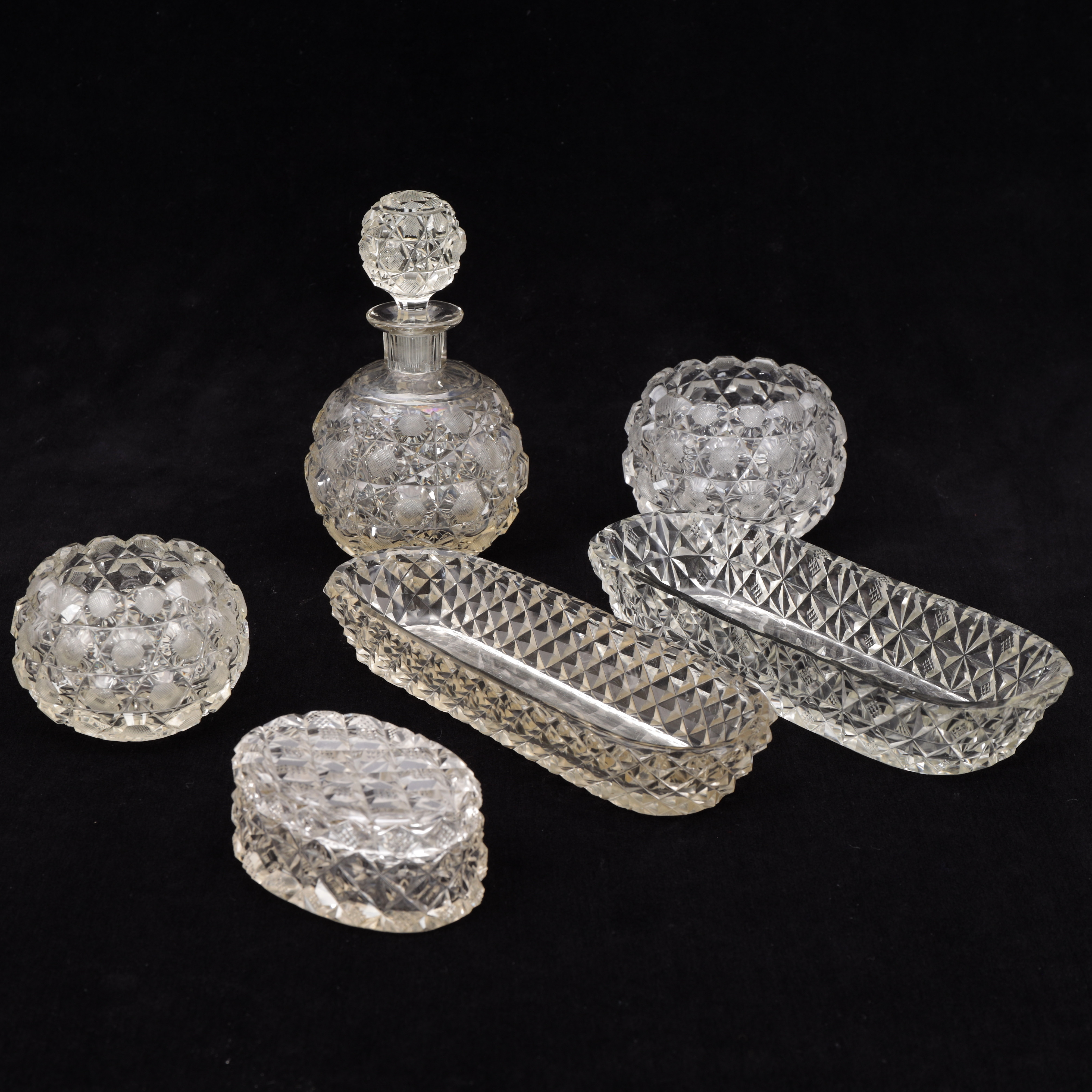 GLASFÖREMÅL, 6 delar, slipat, 1900-talets första hälft.