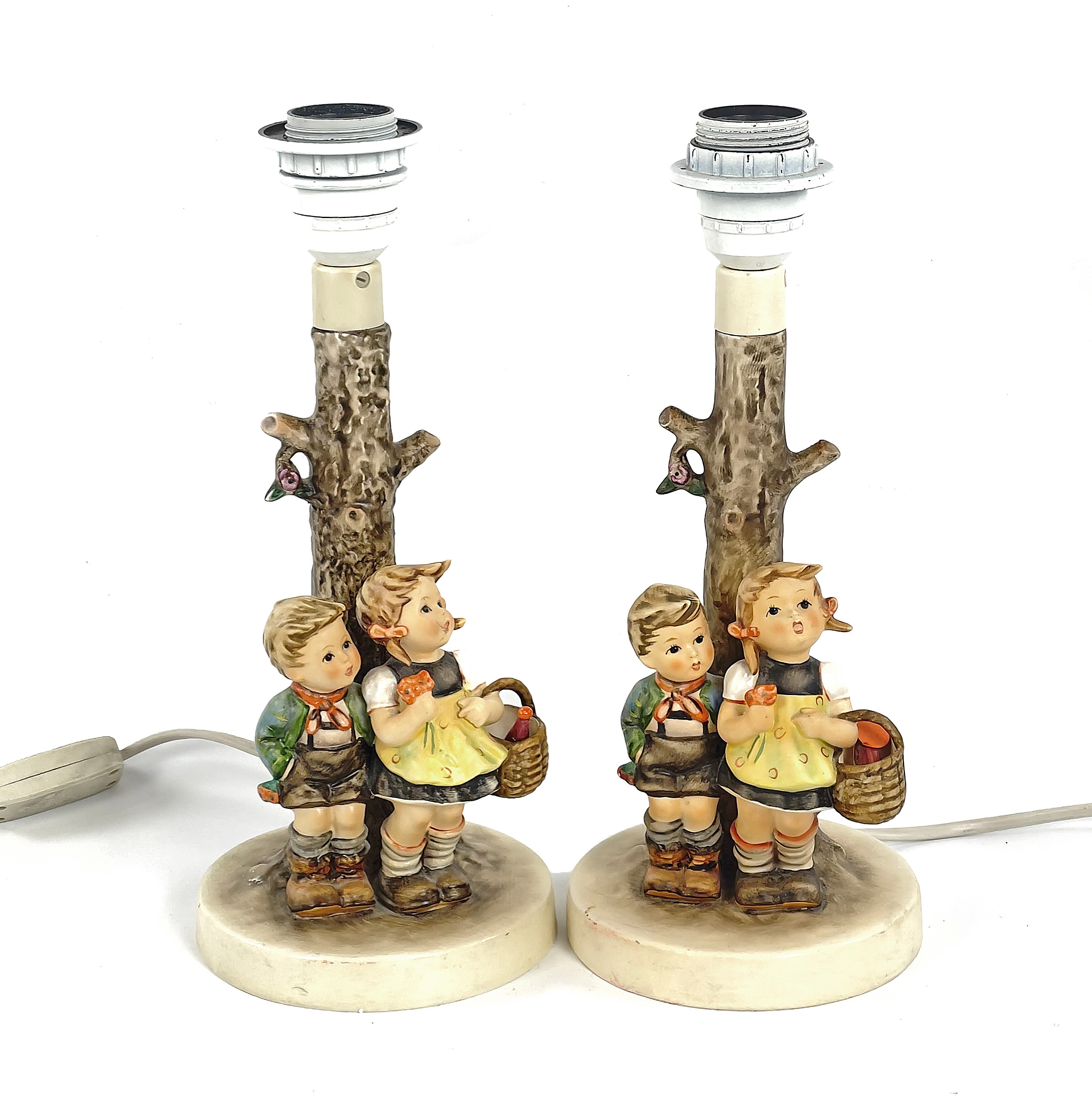 BORDSLAMPOR, 1 par. Porslin, M.J Hummel, Goebel, Tyskland, 1900-tal.